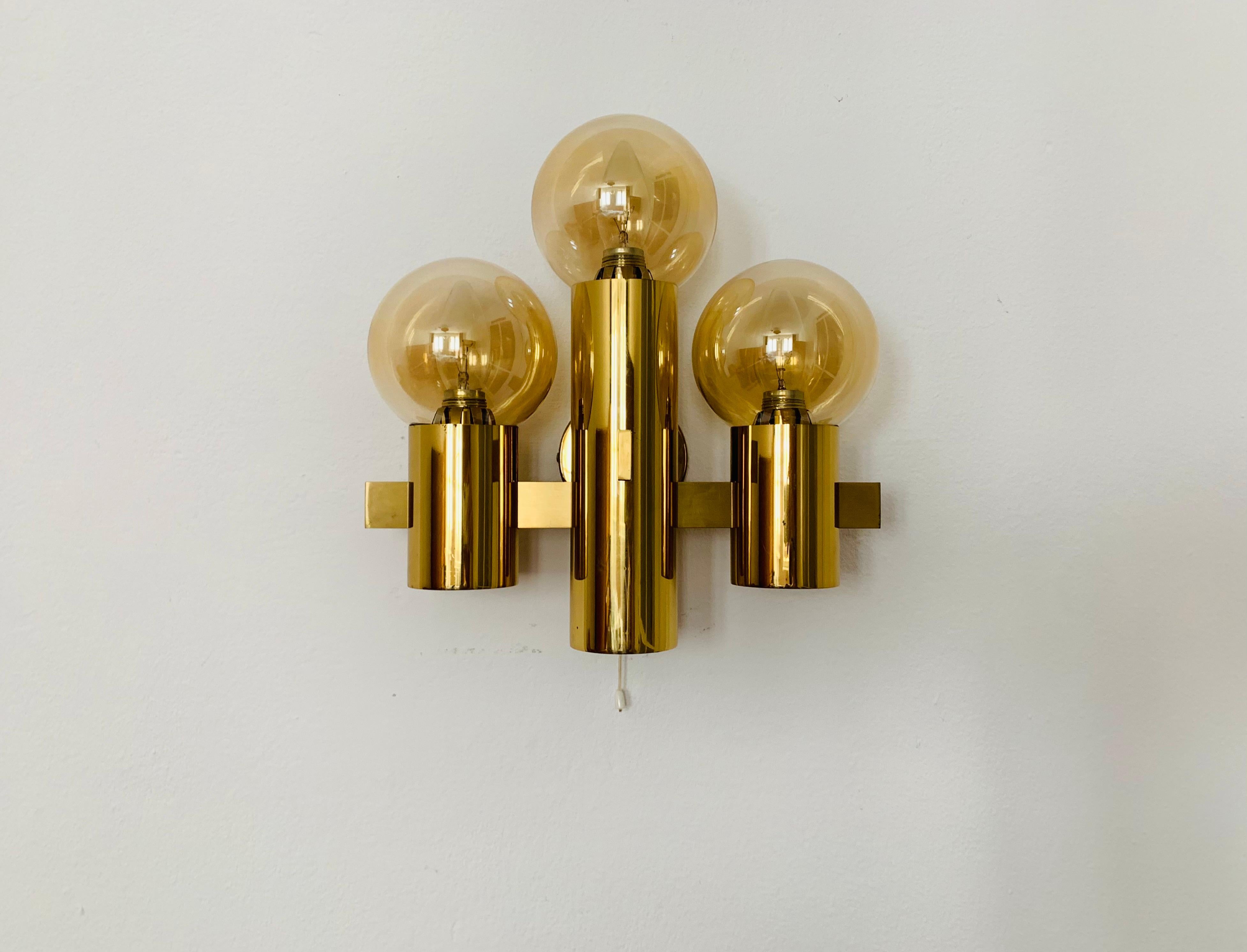 Beautiful Sputnik wall lamp from the 1960s.
The 3 amber lampshades spread a pleasant light.
The lamp has a very high quality finish.
Very contemporary design with a fantastic noble appearance.

Condition:

Very good vintage condition with slight