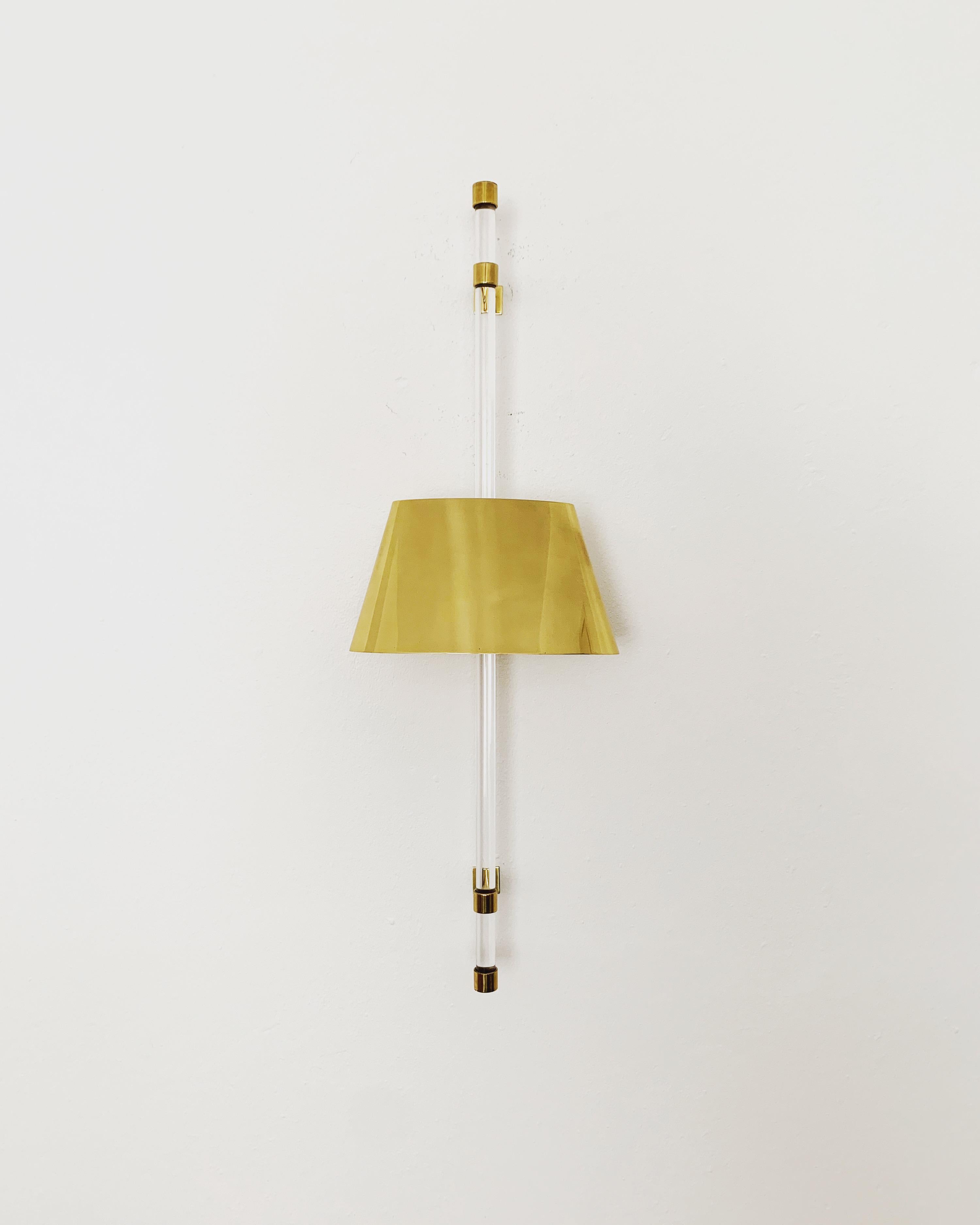 Very nice wall lamp from the 1960s.
Unusual design and very high-quality workmanship.
The brass creates an impressive play of light.

Condition:

Very good vintage condition with slight signs of wear consistent with age.
Slight signs of wear