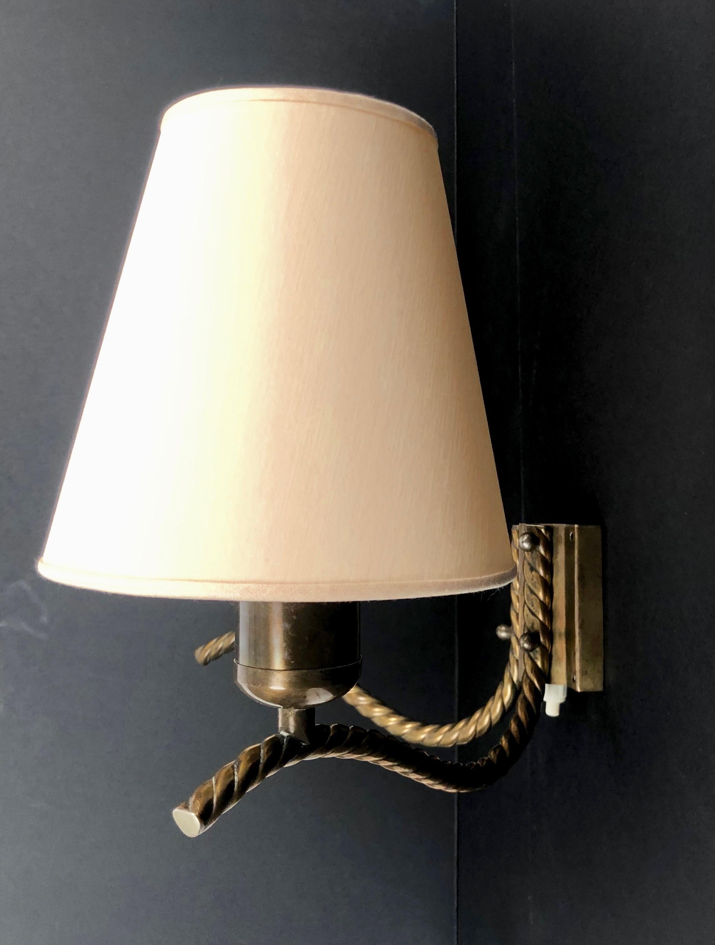 Lampe murale en laiton des années 1930 avec abat-jour en soie, Autriche en vente 2