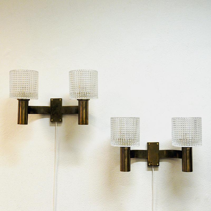 Mid-20th Century Crystal Glass and Brass Wall Lamp Pair by Carl Fagerlund, Orrefors Sweden 1960s