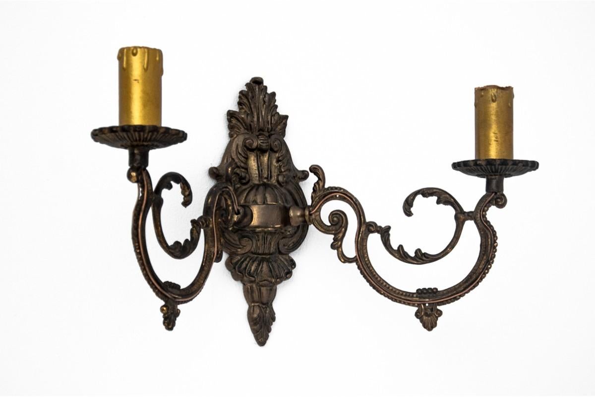Brass wall lamp from the mid-twentieth century.

Dimensions: height 20 cm / width 32 cm / depth 14.5 cm.