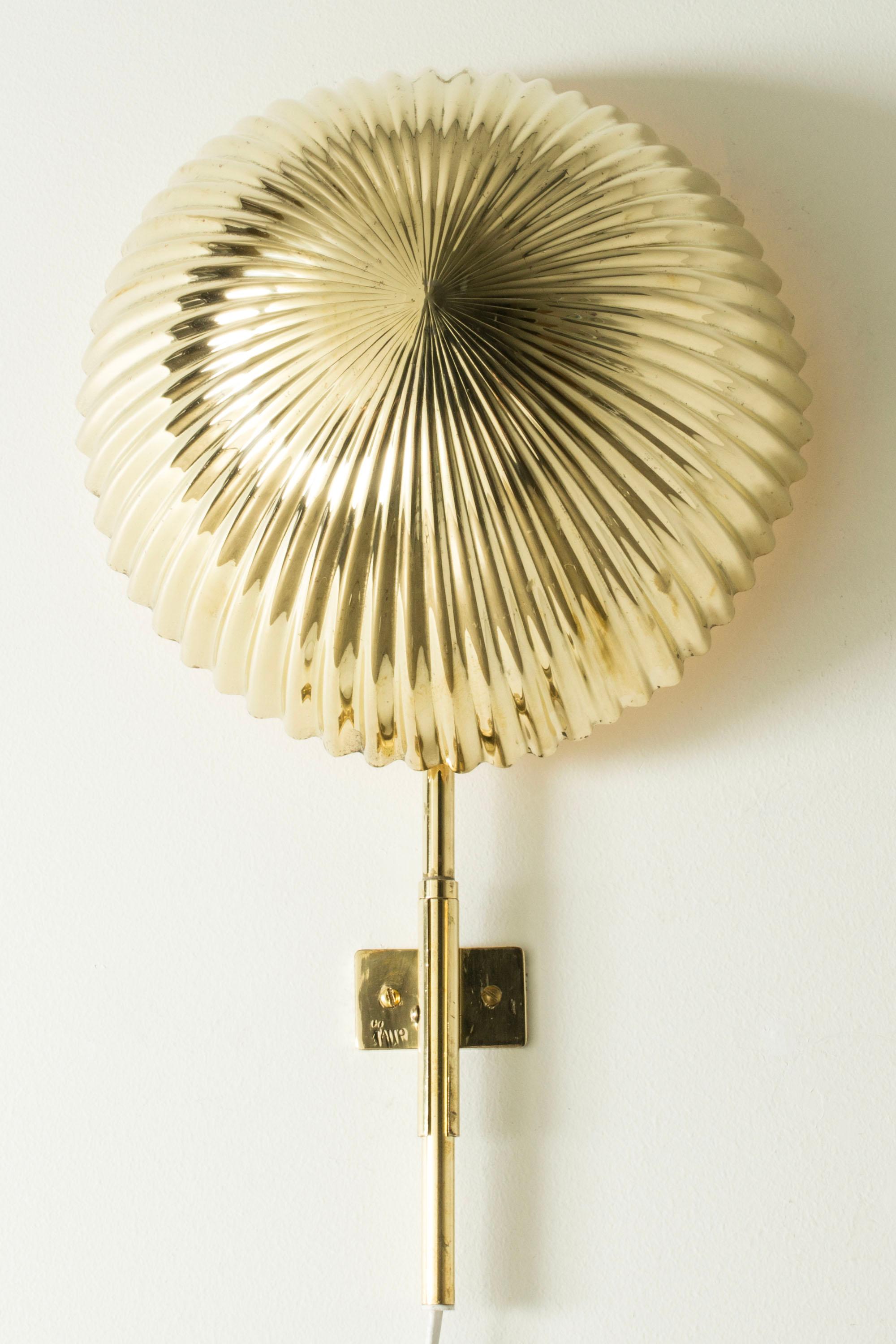 Aplique de latón de Paavo Tynell para Taito Oy, Finlandia, década de 1940 Escandinavo moderno en venta