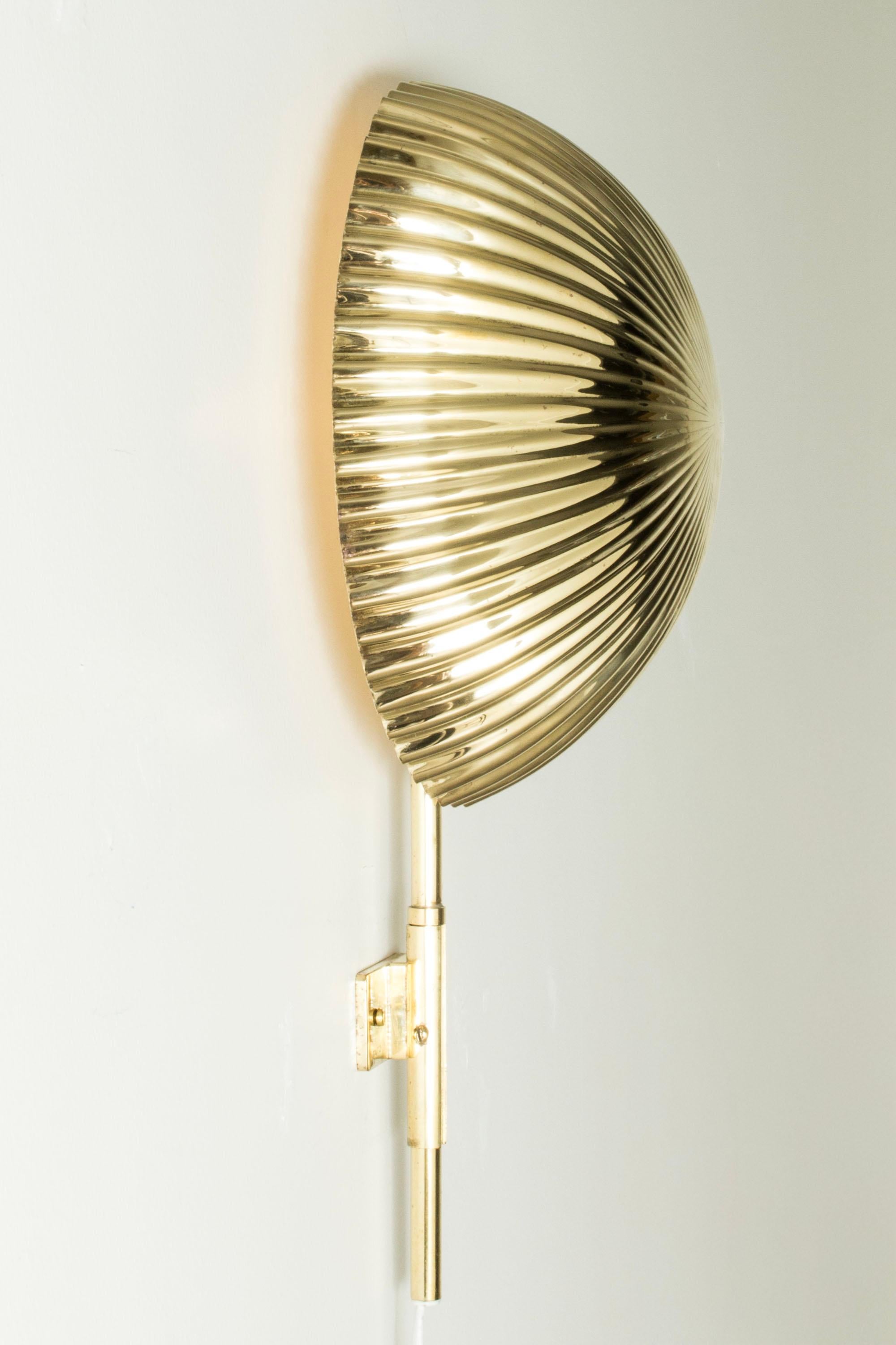 Aplique de latón de Paavo Tynell para Taito Oy, Finlandia, década de 1940 en Bueno estado para la venta en Stockholm, SE