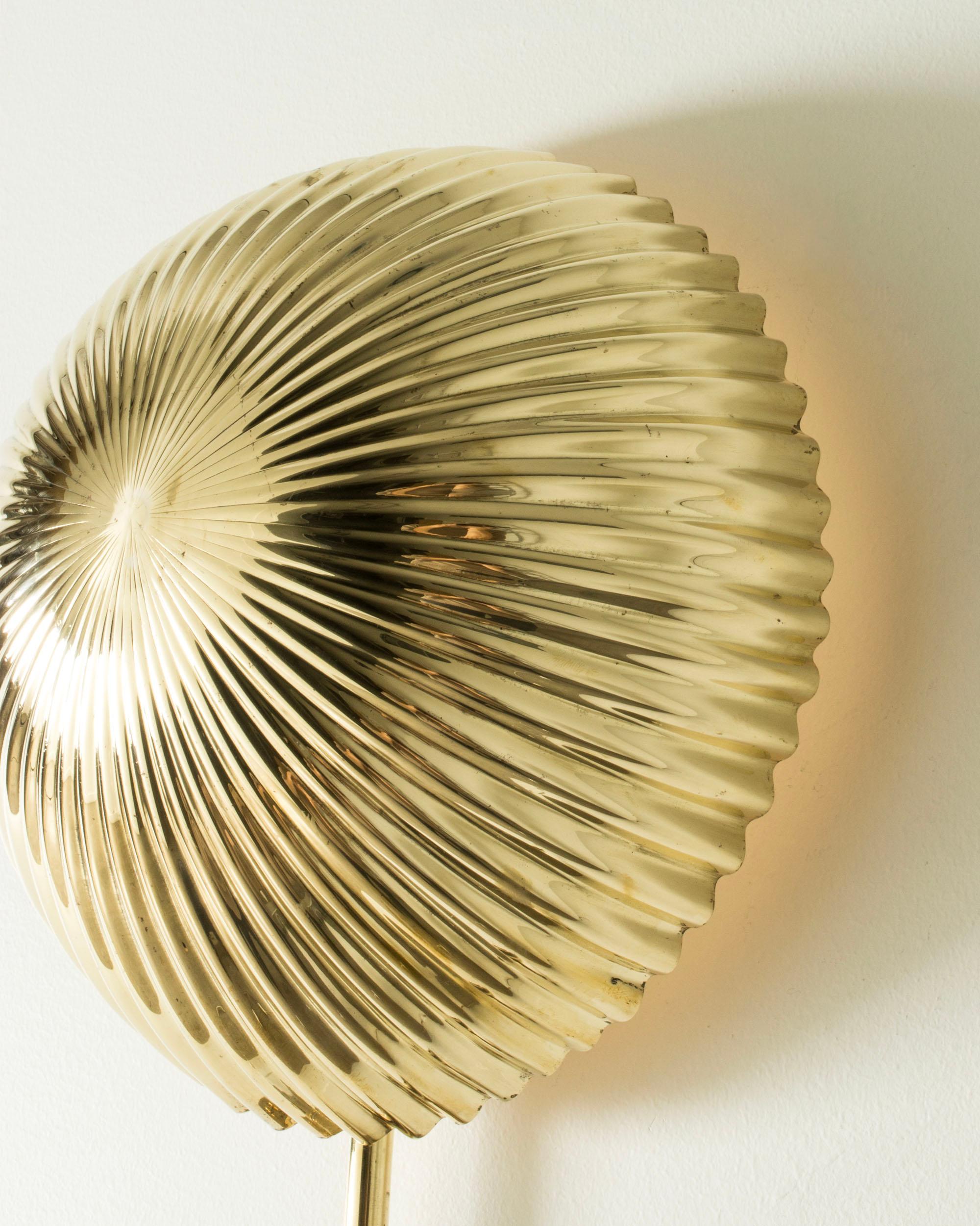 Aplique de latón de Paavo Tynell para Taito Oy, Finlandia, década de 1940 mediados del siglo XX en venta