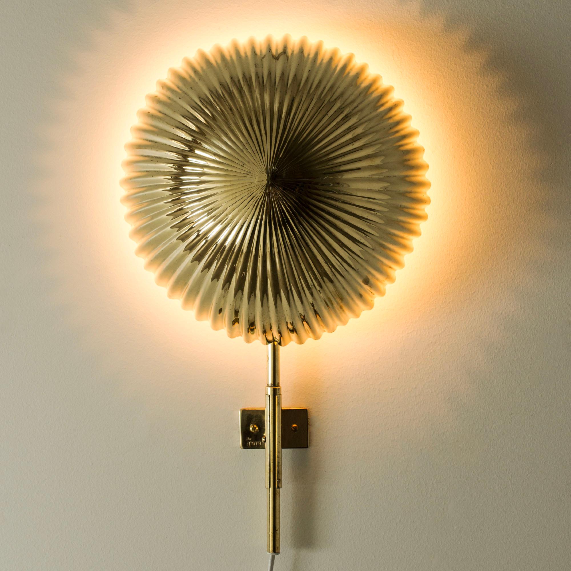 Aplique de latón de Paavo Tynell para Taito Oy, Finlandia, década de 1940 Latón en venta