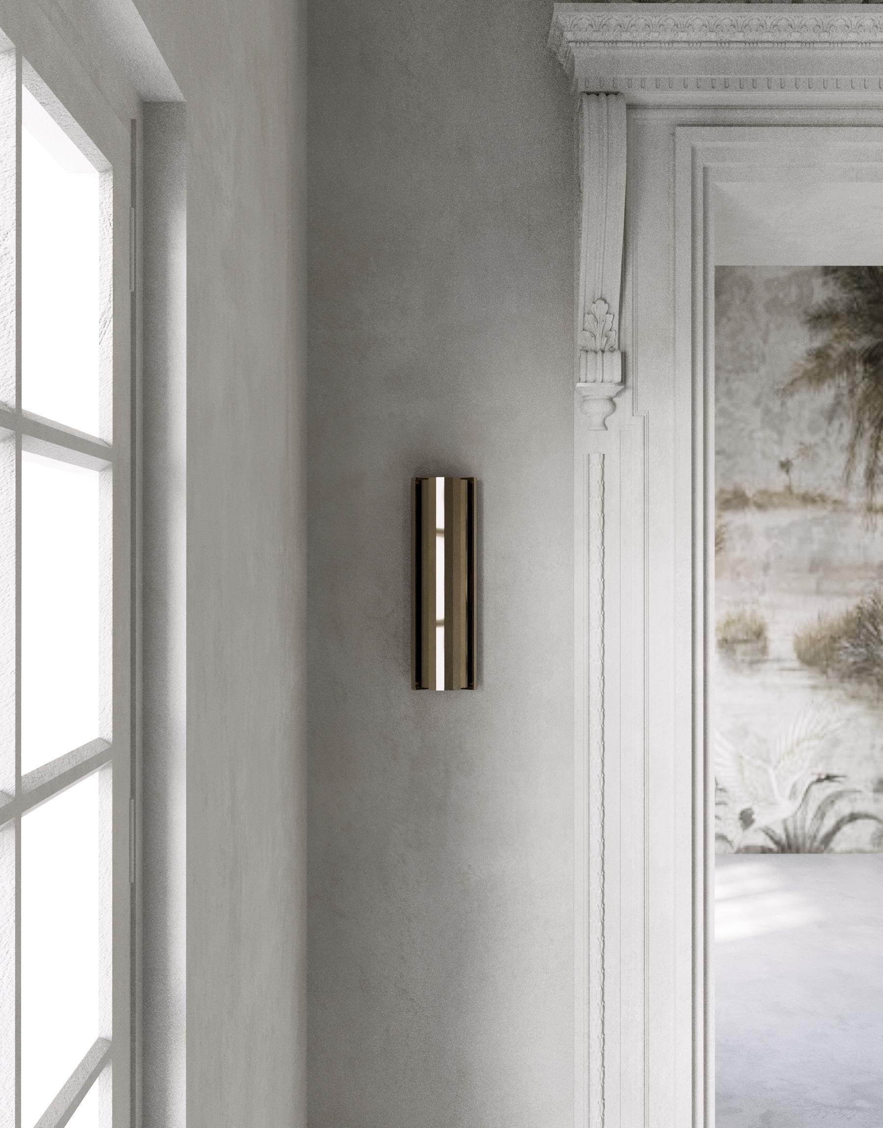 LETO 360 brass wall light with mobile fins In New Condition For Sale In PARIS, FR