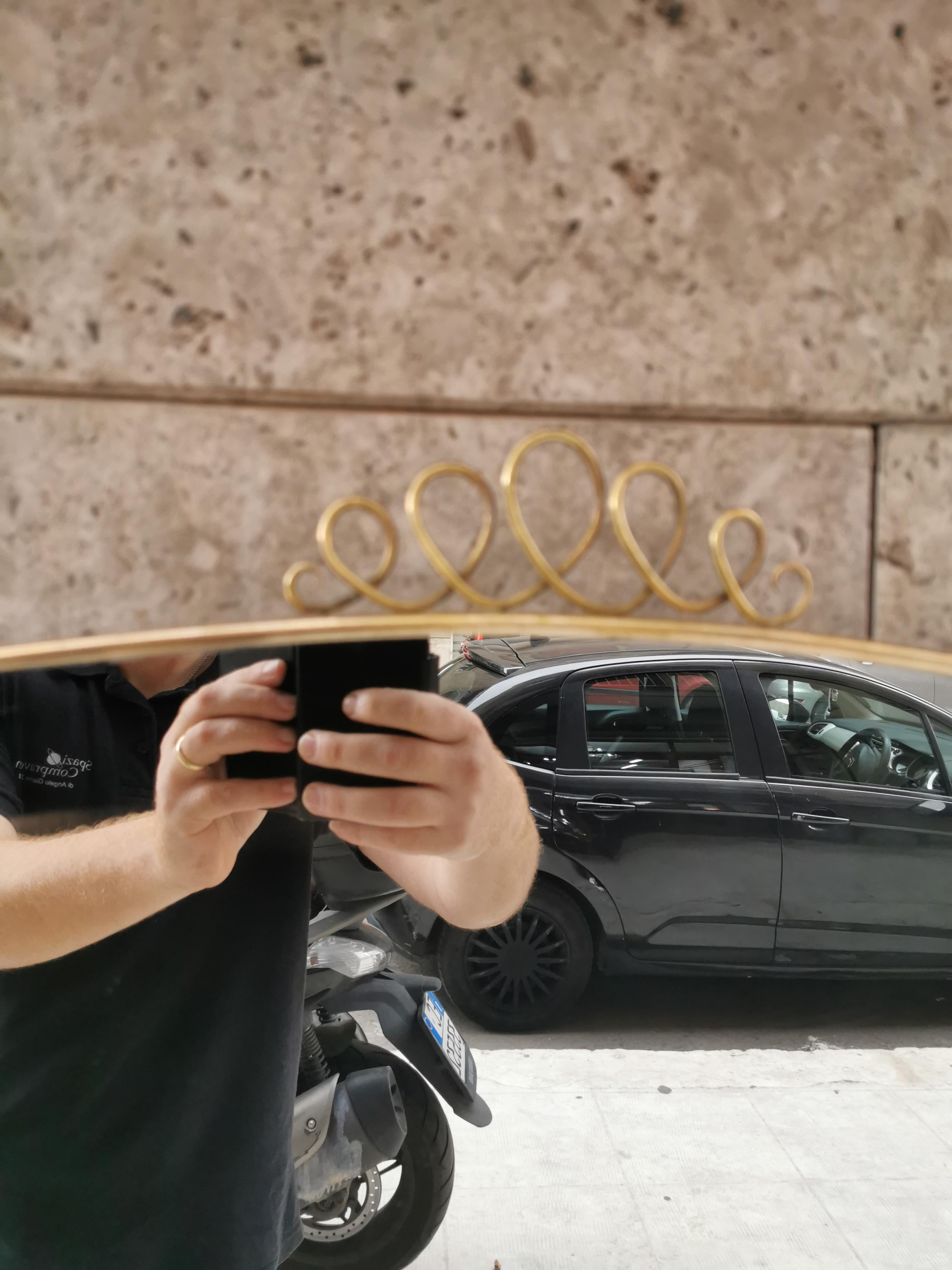Brass Wall Mirror in the Shape of a Shield in the Style of Gio Ponti, Italy In Good Condition For Sale In Palermo, Italia