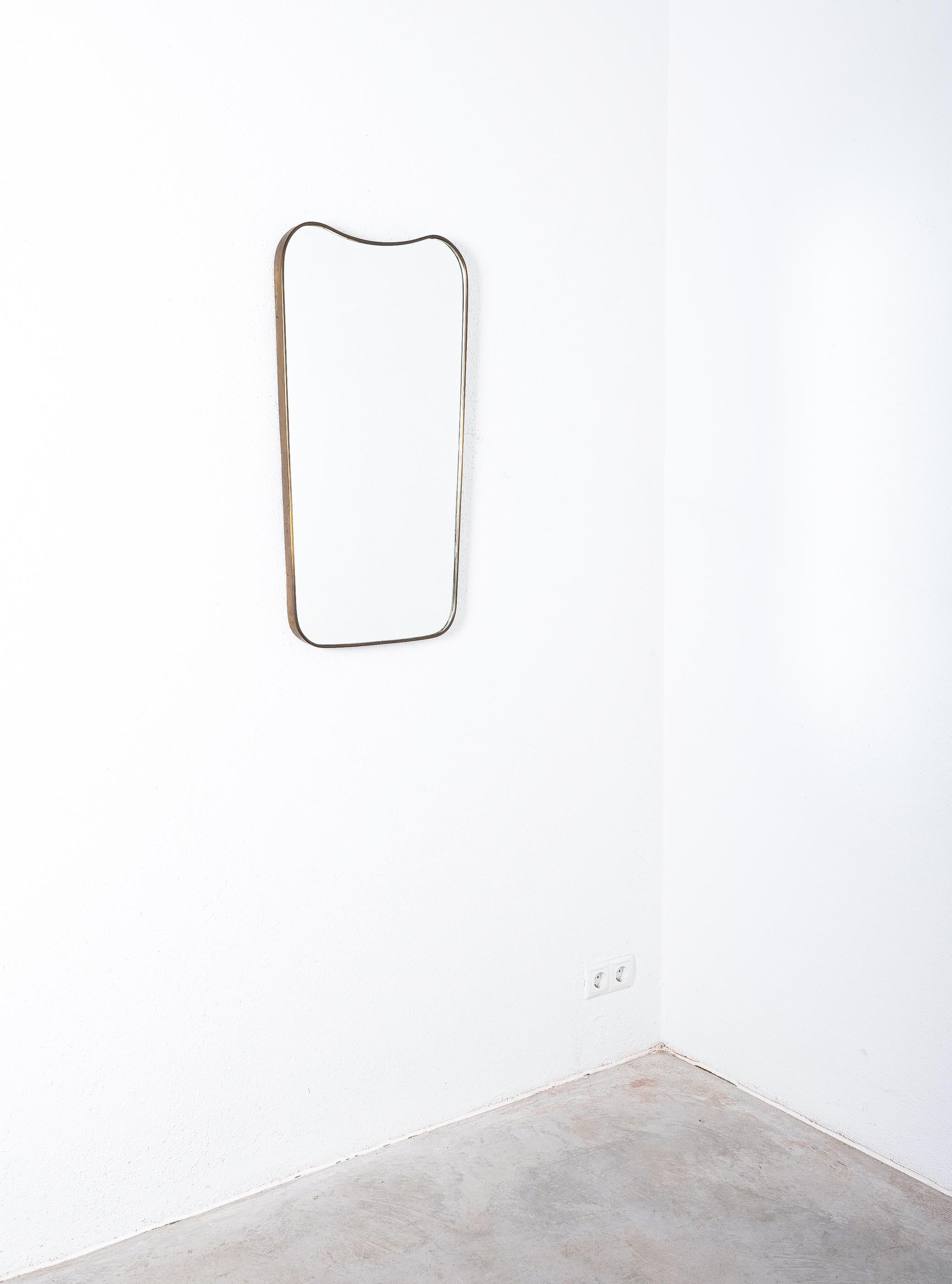 Espejo de pared de latón, Italia, Mediados de siglo Italiano