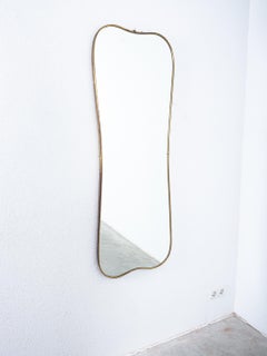 Espejo de pared grande de latón, Italia, hacia 1955