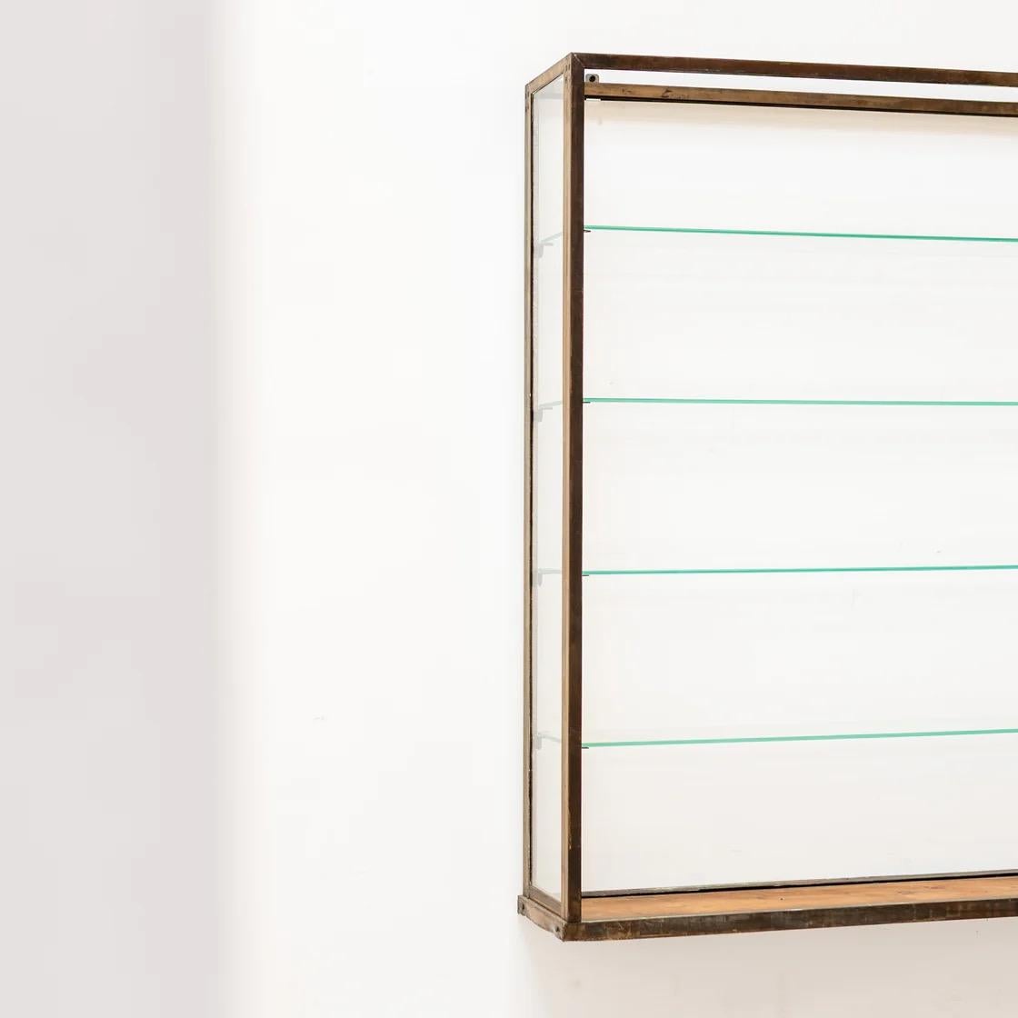 Francese Mensola a muro in ottone con vetro, Francia, anni '20 in vendita