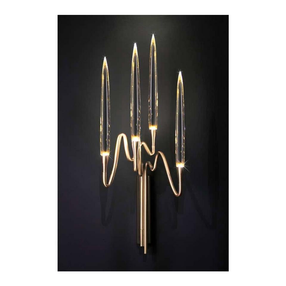 Italiano Applique in ottone a 4 luci con LED in cristallo e finitura dorata, Made in Italy in vendita
