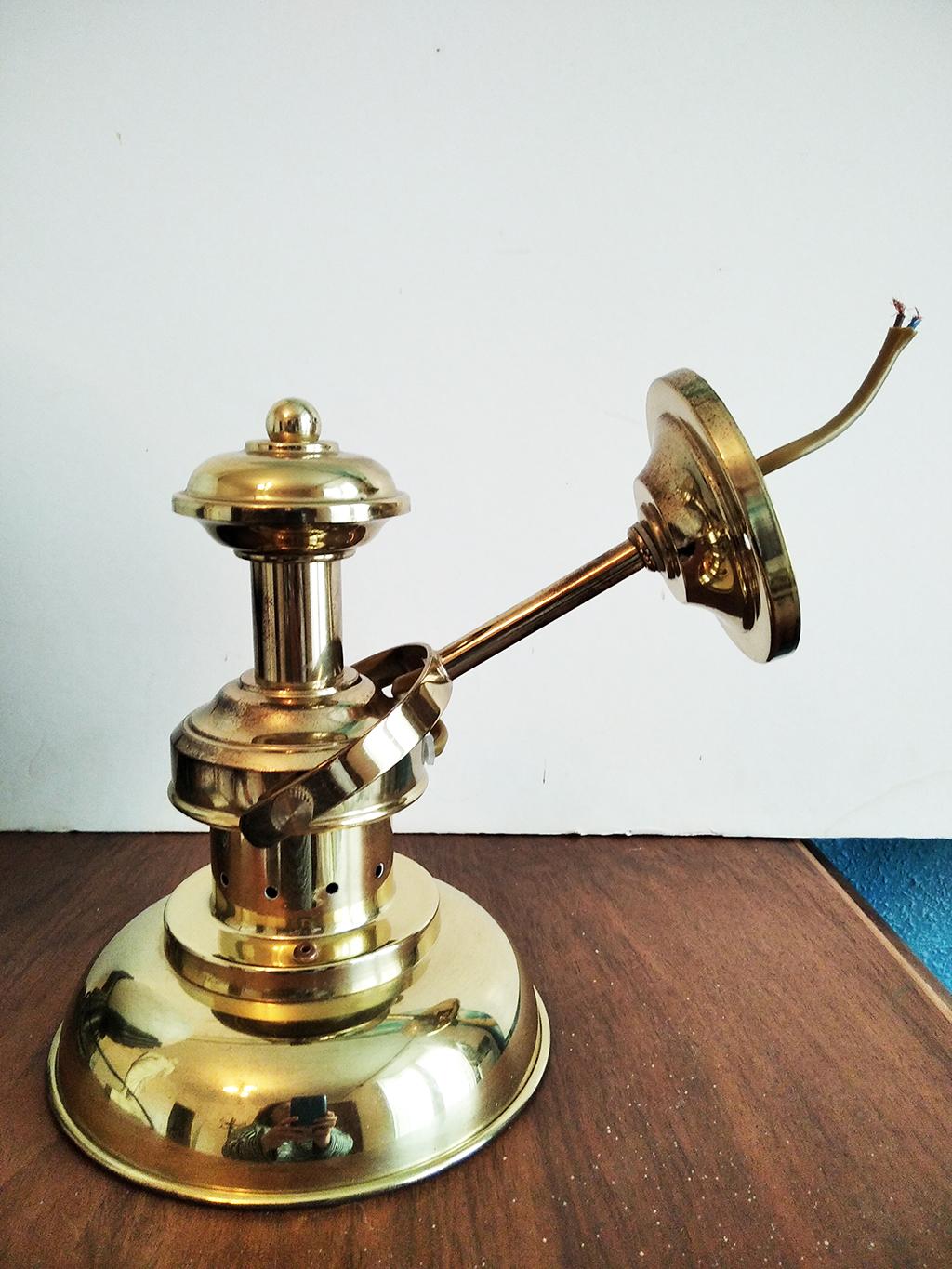 Lámpara de pared de latón, estilo barco Otro en venta