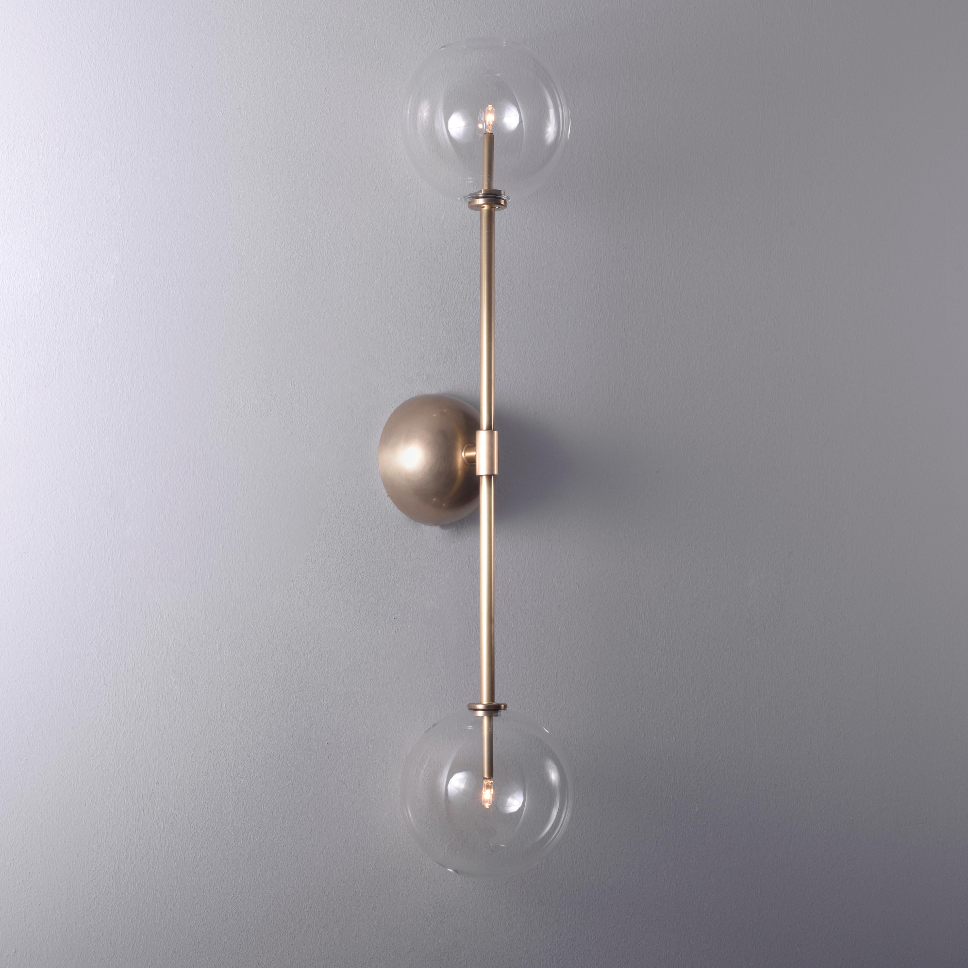 Miron Brass Wall Sconce by Schwung In New Condition In Geneve, CH