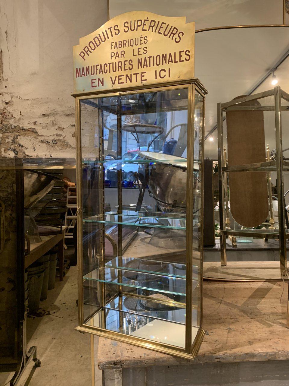 Handsome vintage French display cabinet from SIEGEL in Paris, made of quality brass, with 3 glass shelves, and adjustable shelf brackets, and mirrored backing. This wall vitrine has a special closing device at the bottom for which no key is needed.