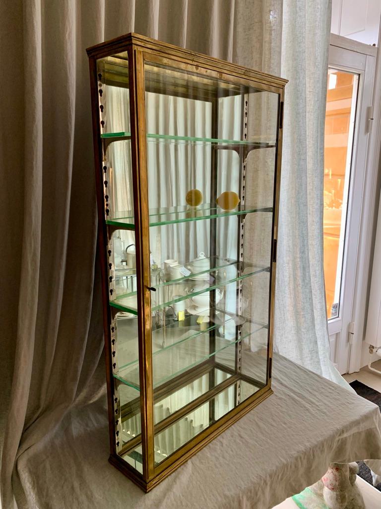 vitrine murale laiton