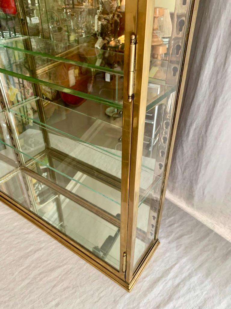 Verre Vitrine murale en laiton