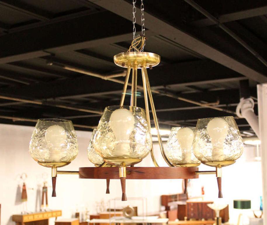 Messing & Nussbaum Dänisch Modern Fünf-Licht Champagner Glasschirme Kronleuchter im Zustand „Gut“ im Angebot in Rockaway, NJ