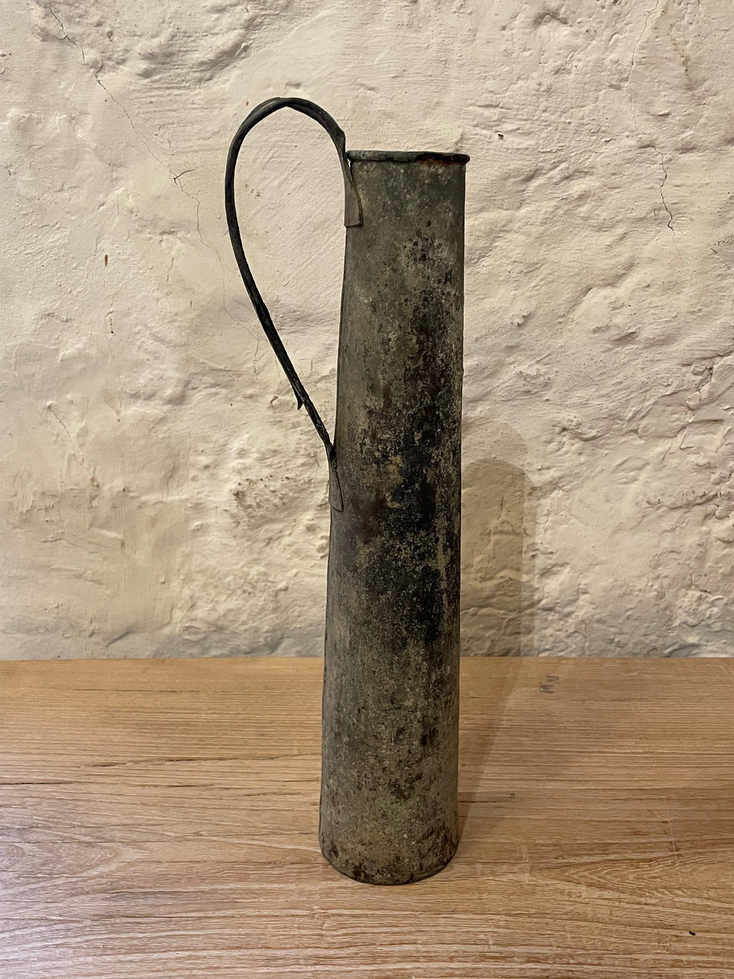 19th century Chinese slim brass water vessel with handle.
Beautiful natural patina.
Three available in different sizes.
ARRIVING APRIL
