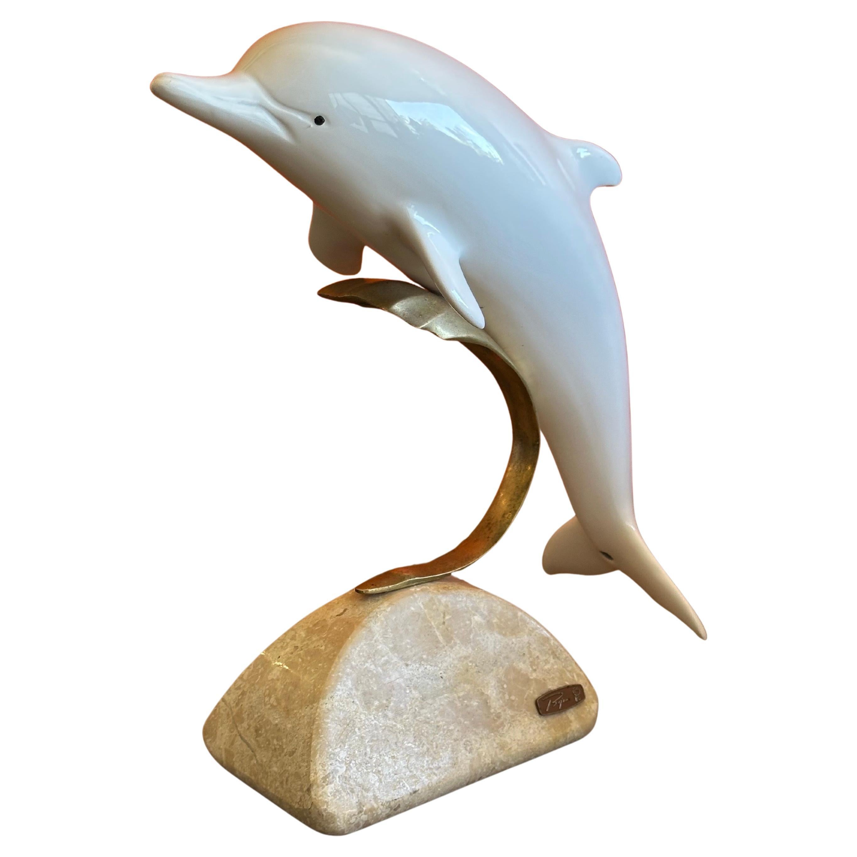 Scultura di delfino in porcellana con onde in ottone e base in marmo di Bijian in vendita 6