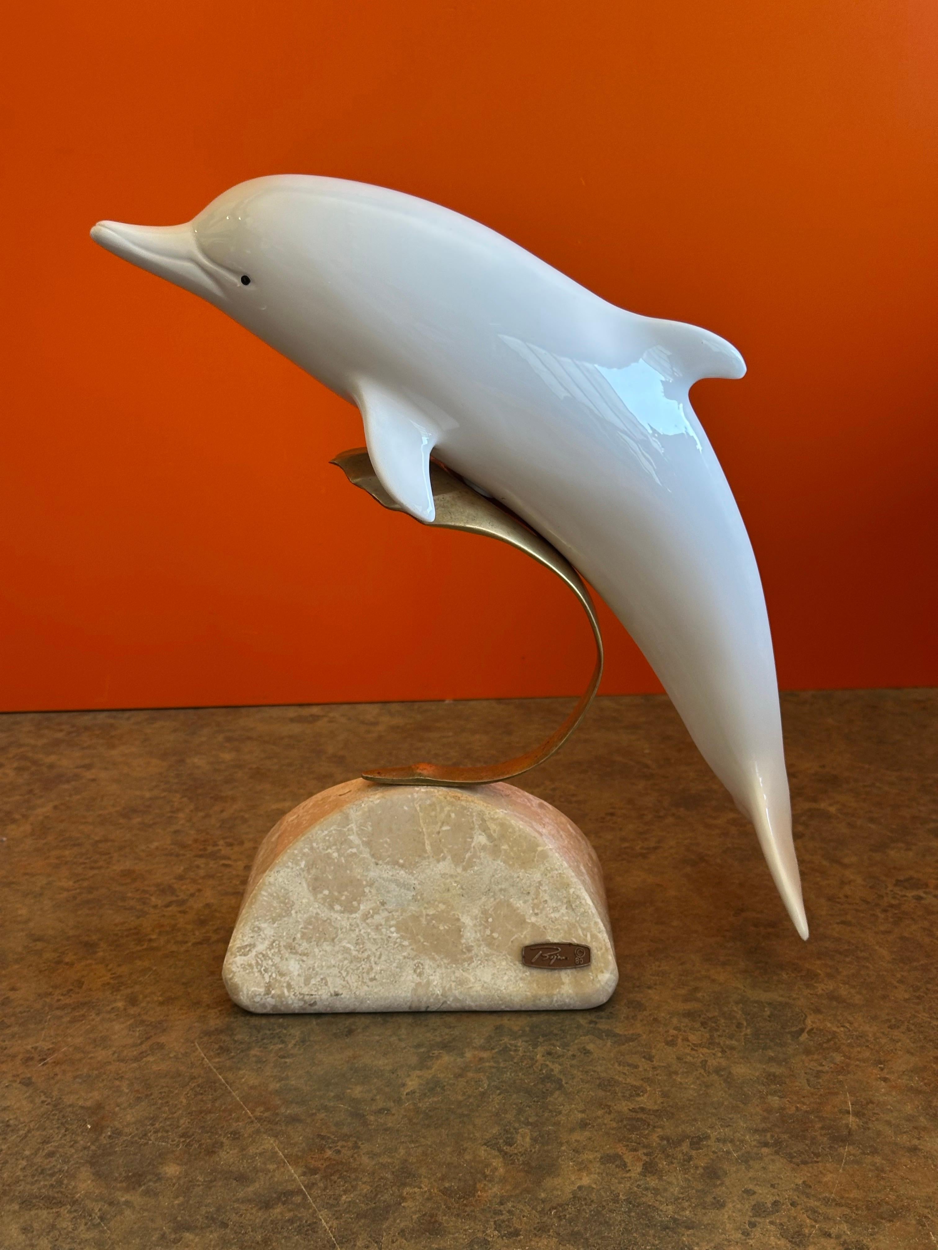 Scultura di delfino in porcellana con onde in ottone e base in marmo di Bijian In condizioni buone in vendita a San Diego, CA