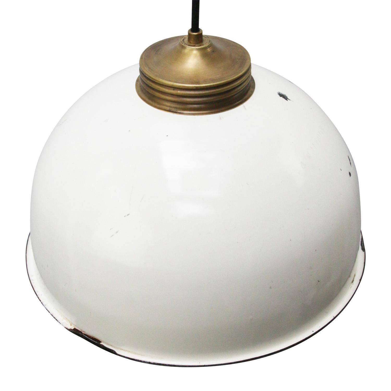 White enamel Industrial hanging lamp.
Brass top.

Weight: 1.70 kg / 3.7 lb

Priced per individual item. All lamps have been made suitable by international standards for incandescent light bulbs, energy-efficient and LED bulbs. E26/E27 bulb