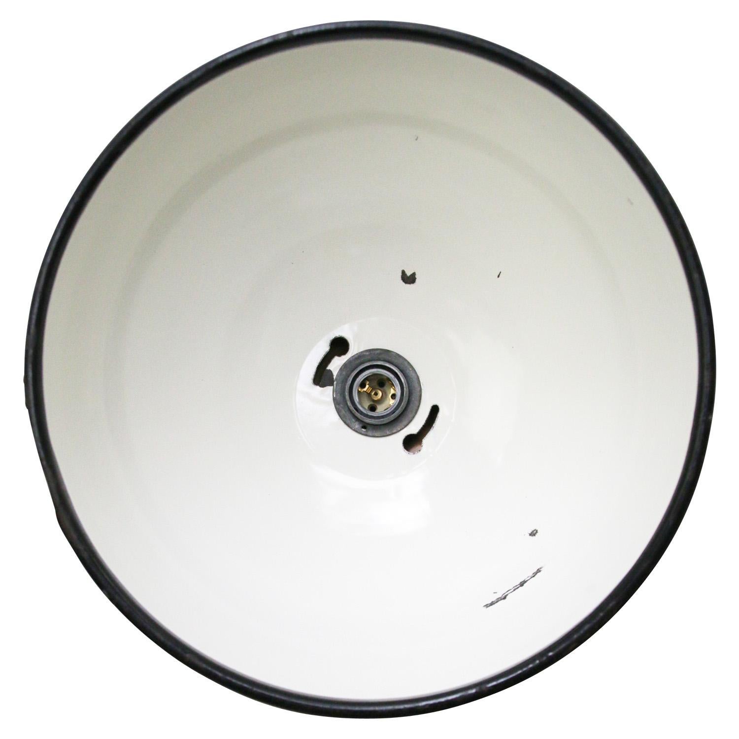 Brass White Enamel Vintage Industrial Pendant Lights In Good Condition For Sale In Amsterdam, NL