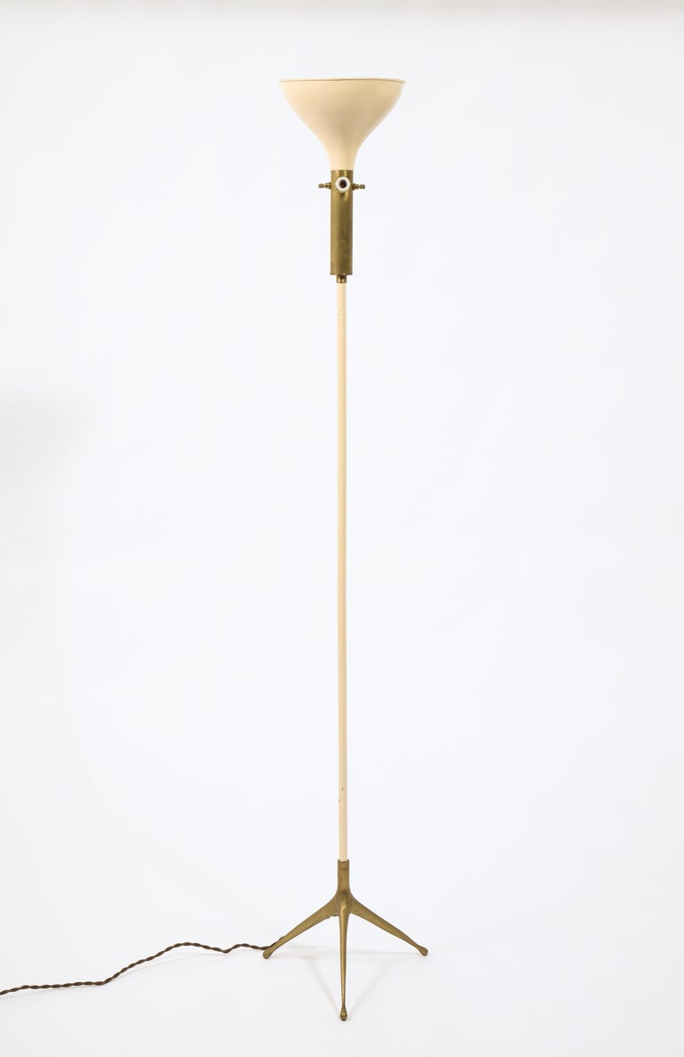 Brass & White Enameled Floor Lamp, Italy, 1960's For Sale 2