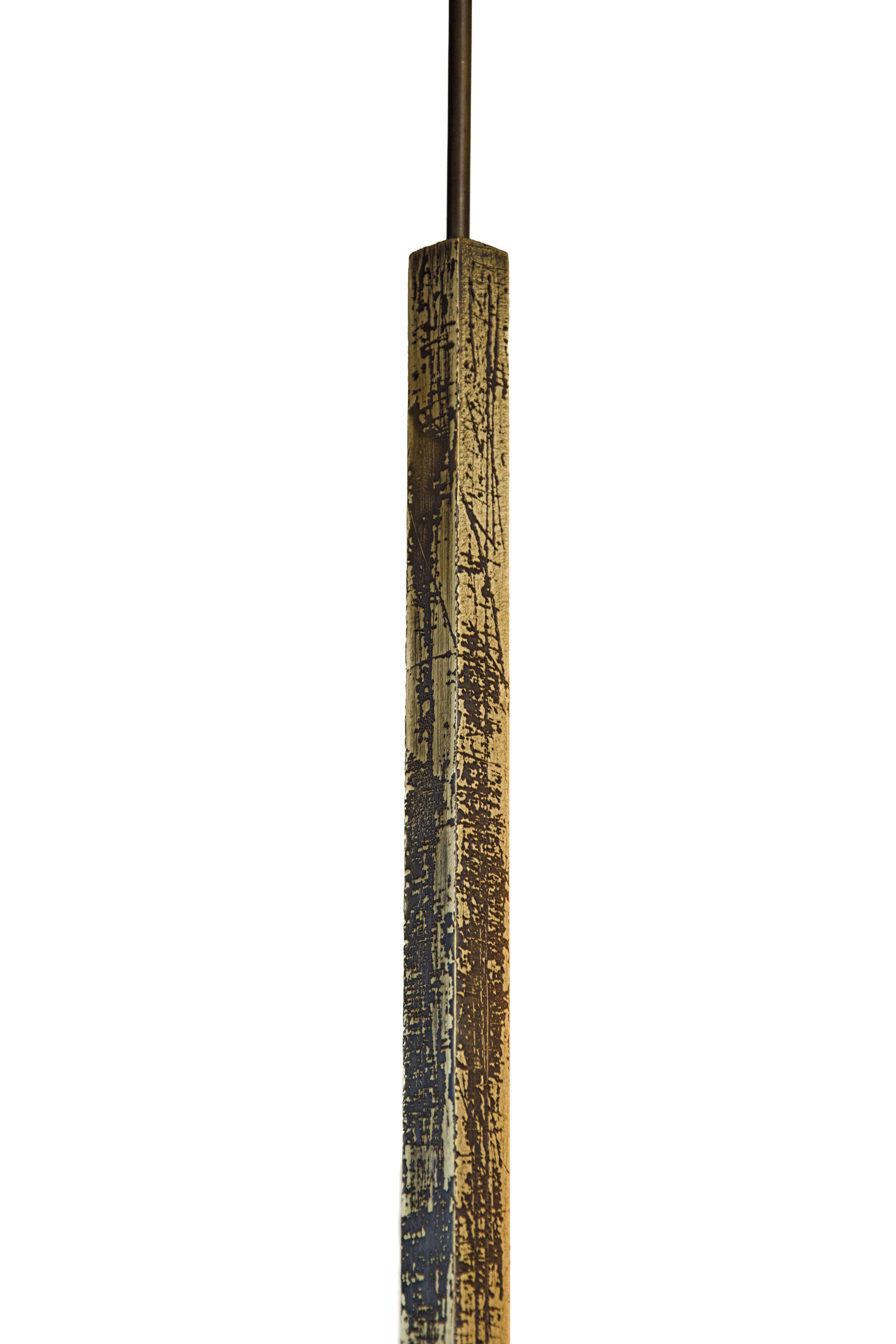 Brass Wild Patina Kalih Pendant Lamp Square by Eichkorn
Dimensions: W 1.6 x D 1.6 x H 88 cm
Materials: burnished wild structured brass.

Kalih is clarity in both material and gesture. Its structured brass surface adds depth and texture without