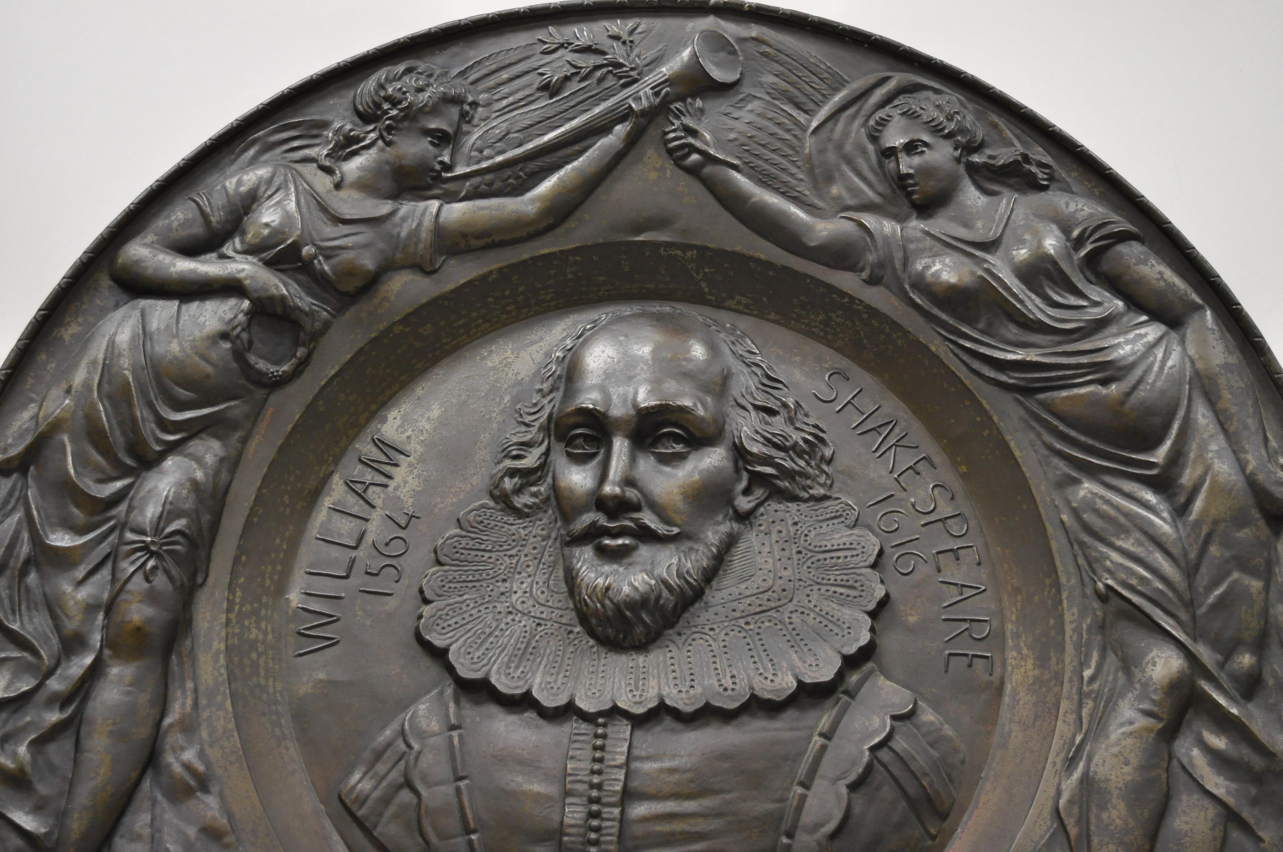 Brass William Shakespeare Repousse Embossed Round Charger Plate In Good Condition In Philadelphia, PA