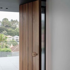 Round brass wire door knob