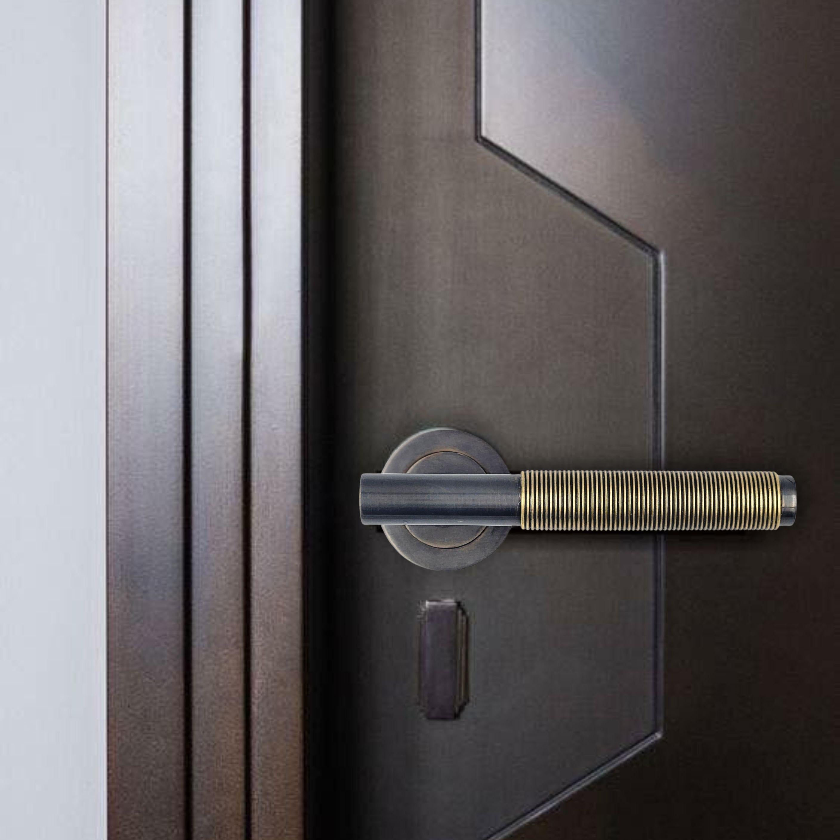 PP/NO/04 Maniglia per porta in ottone con finitura canna di fucile e oro antico In condizioni Nuovo in vendita a Marrakech, MA