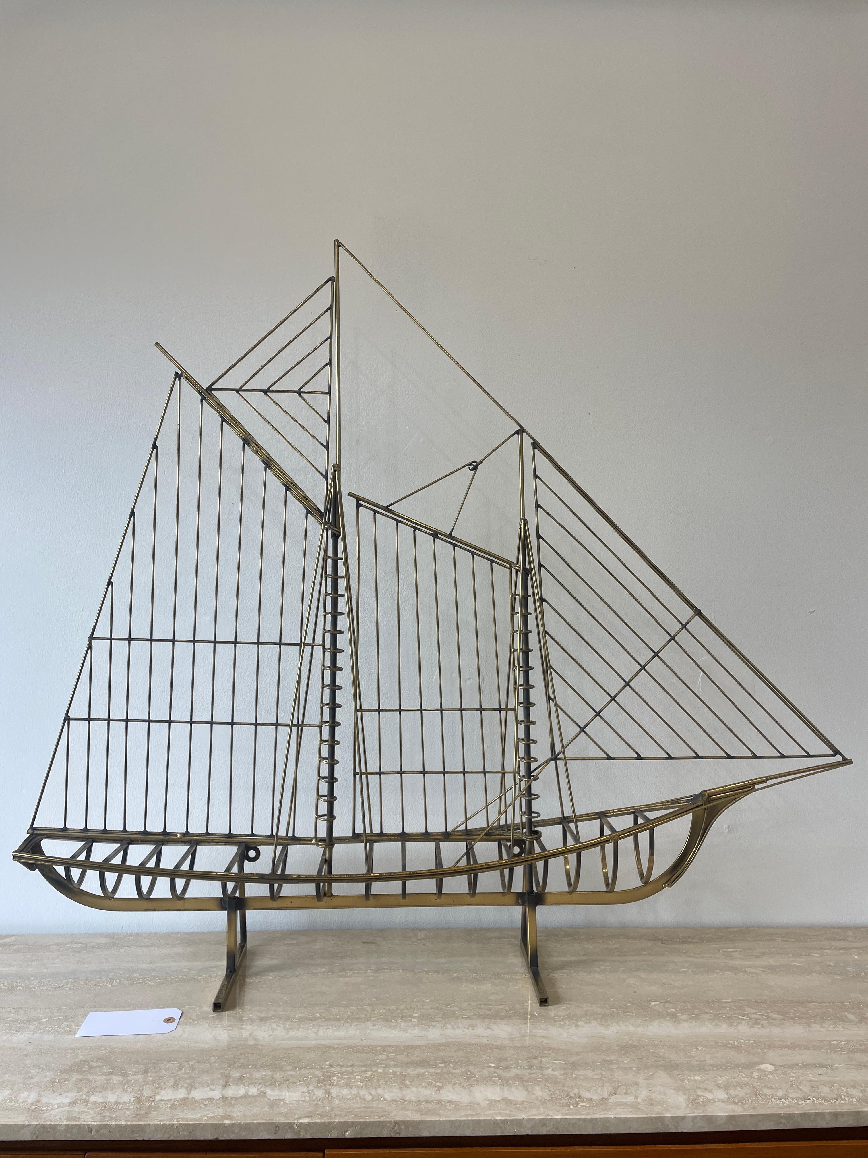 Mid-Century moderno Scultura di barca a vela in filo d'ottone di Curtis Jere per Artisan House in vendita