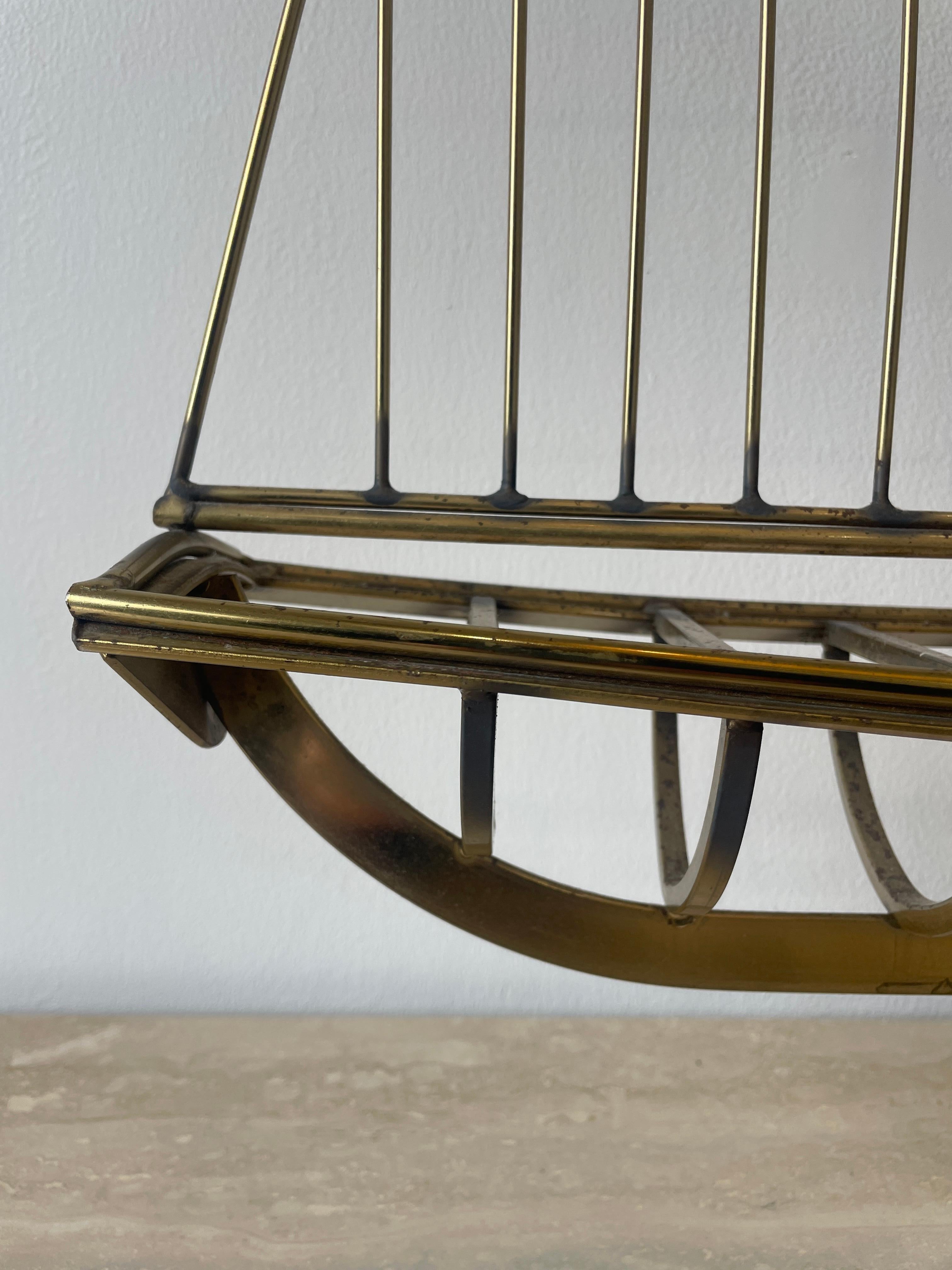 Americano Scultura di barca a vela in filo d'ottone di Curtis Jere per Artisan House in vendita