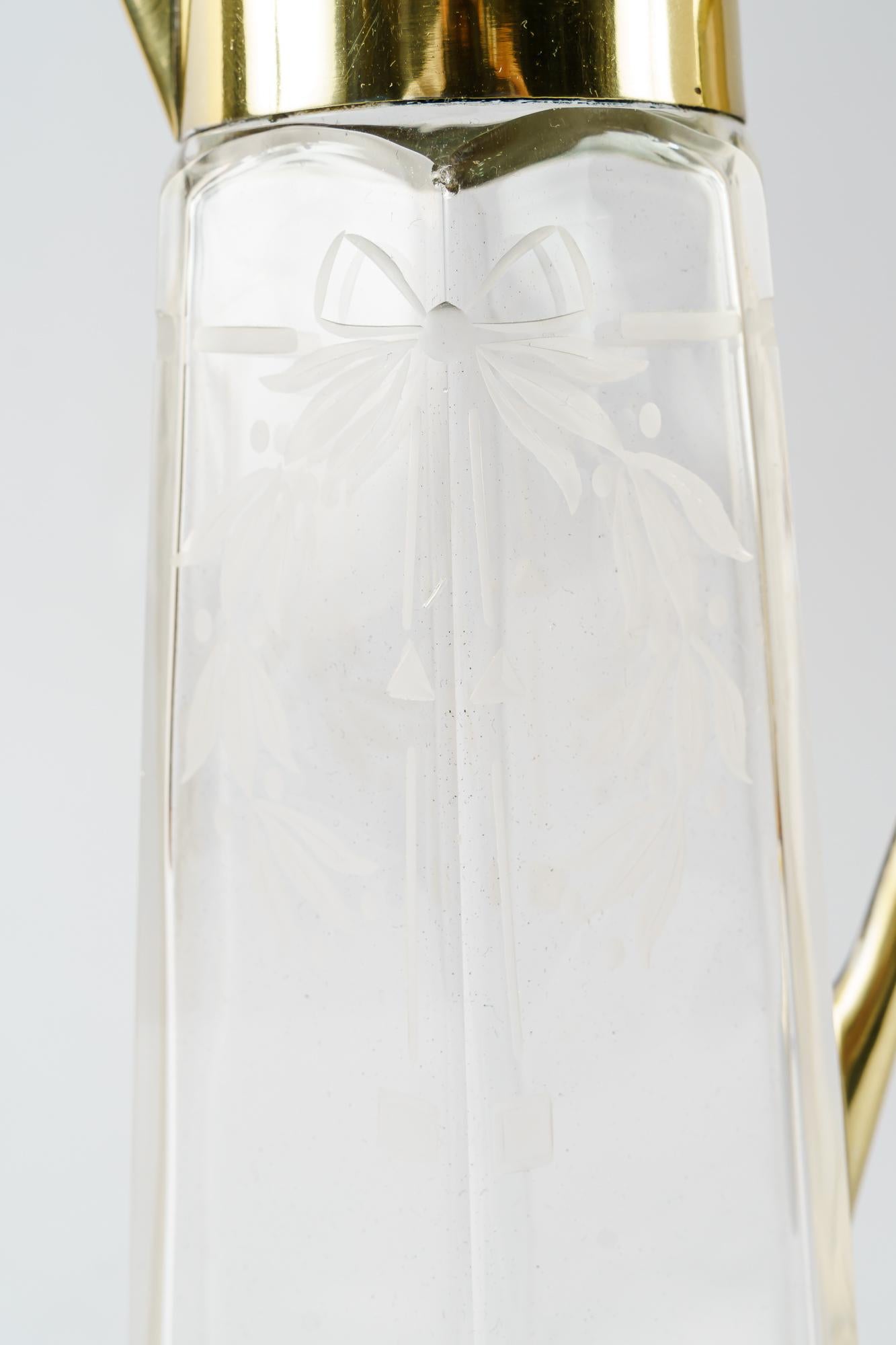Messingdose mit geschliffenem Glas, Wien, ca. 1920er Jahre im Angebot 1