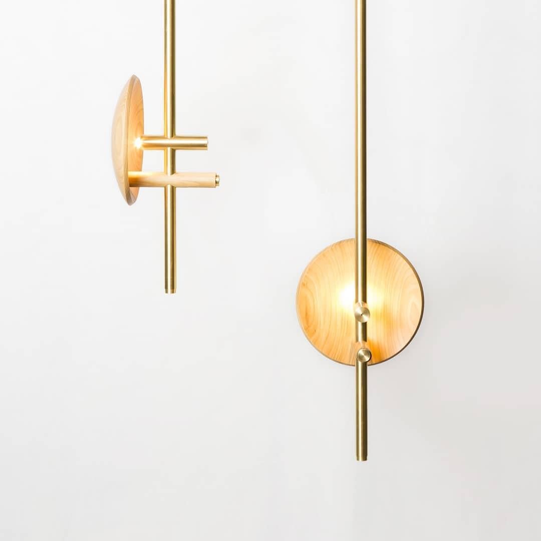 XXI secolo e contemporaneo Luminária Memória in ottone, Wood e alluminio di Andre Ferri Atelier in vendita