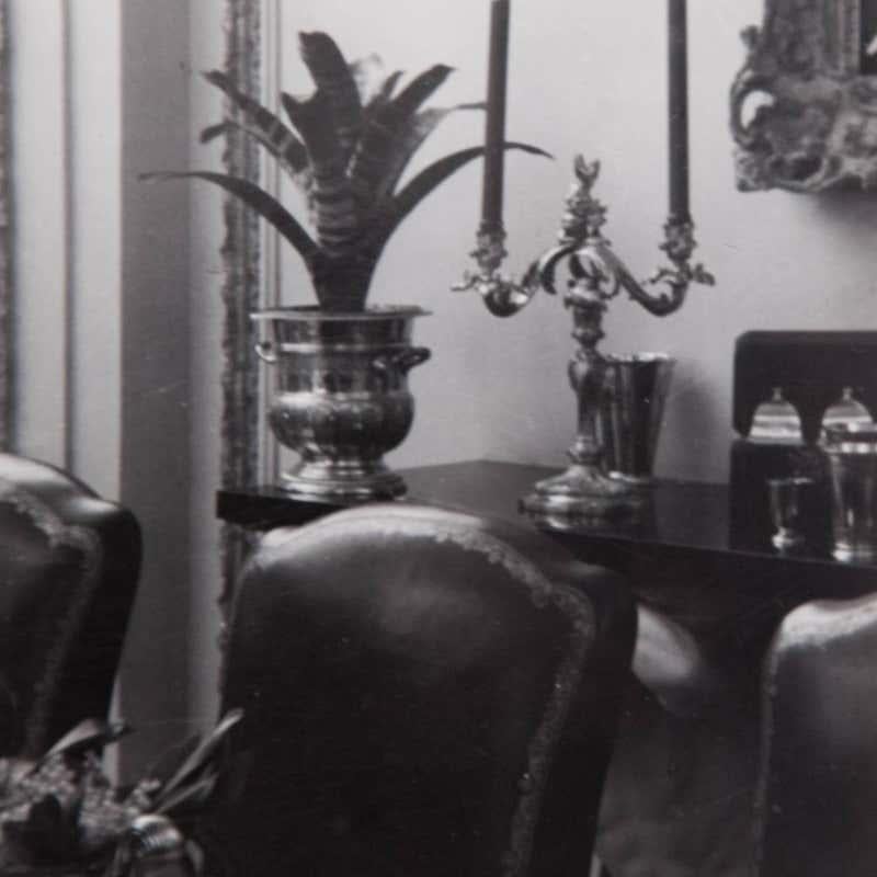 Schwarz-Weiß-Fotografie eines Innenraums aus Messing, um 1936 im Zustand „Gut“ im Angebot in Barcelona, Barcelona