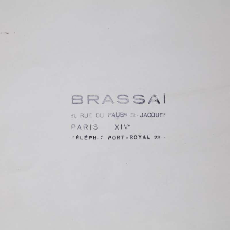 Photographie en noir et blanc d'un intérieur de Brassai, vers 1936 en vente 2