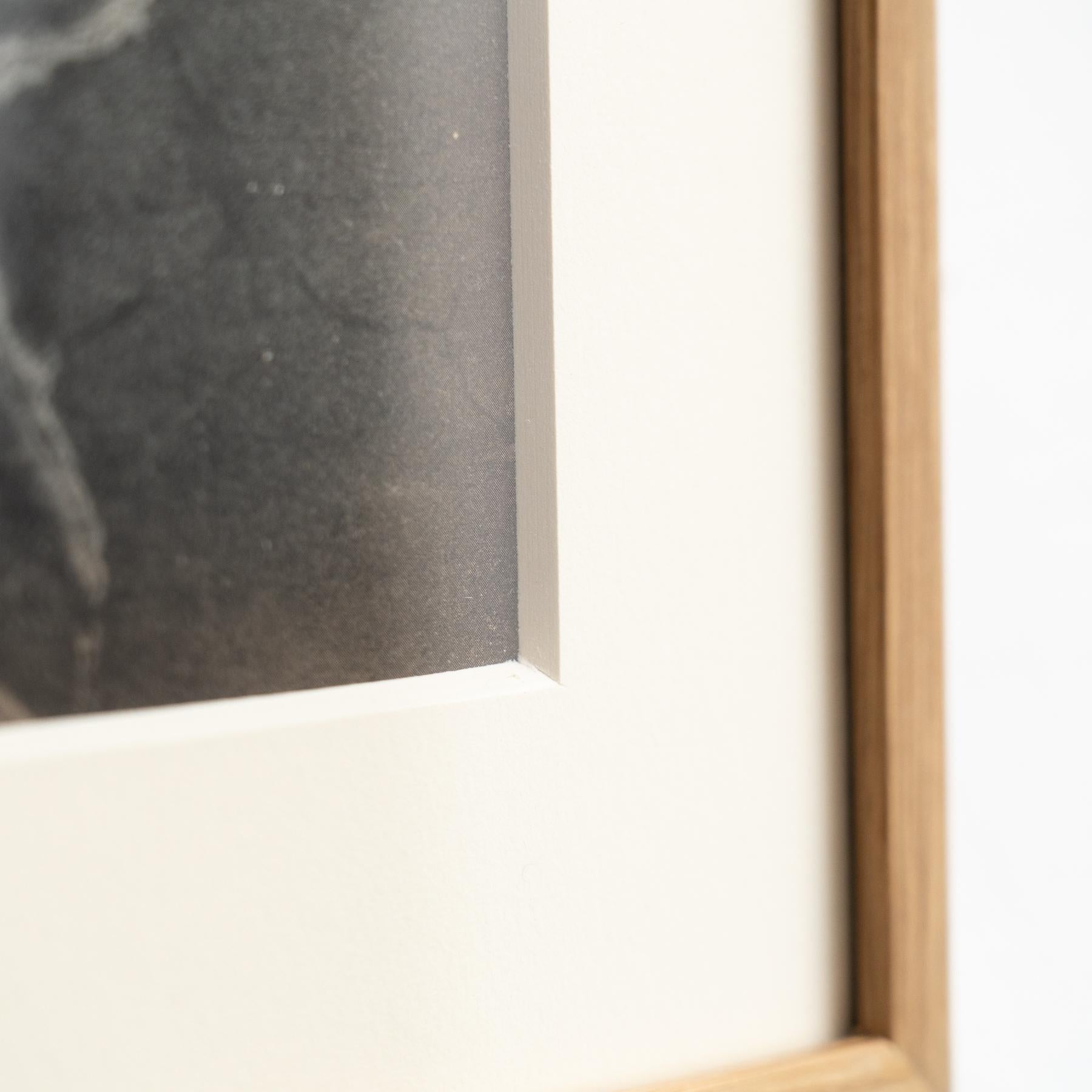 Photographie héliogravure encadrée de Brassai (1949) - Noir et blanc en vente 3
