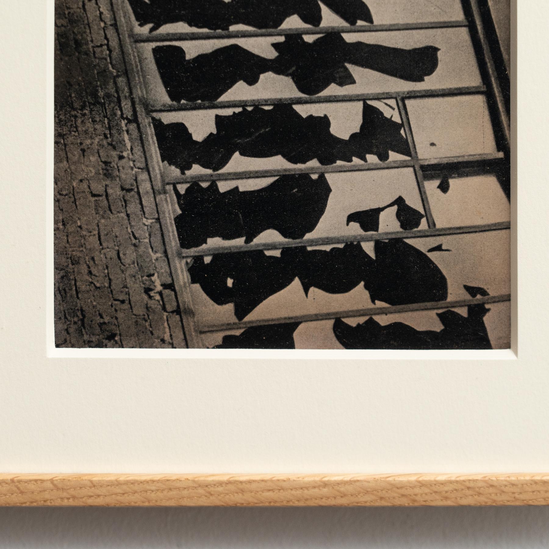 Brassai Framed Heliogravure Photography (1949) - Black and White In Good Condition For Sale In Barcelona, Barcelona