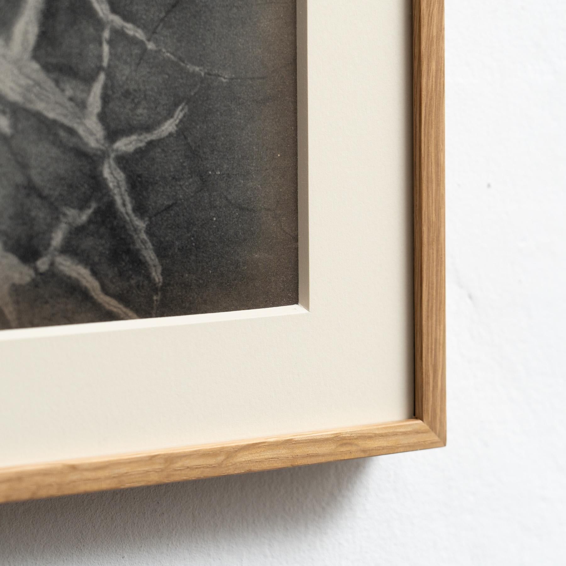 Milieu du XXe siècle Photographie héliogravure encadrée de Brassai (1949) - Noir et blanc en vente