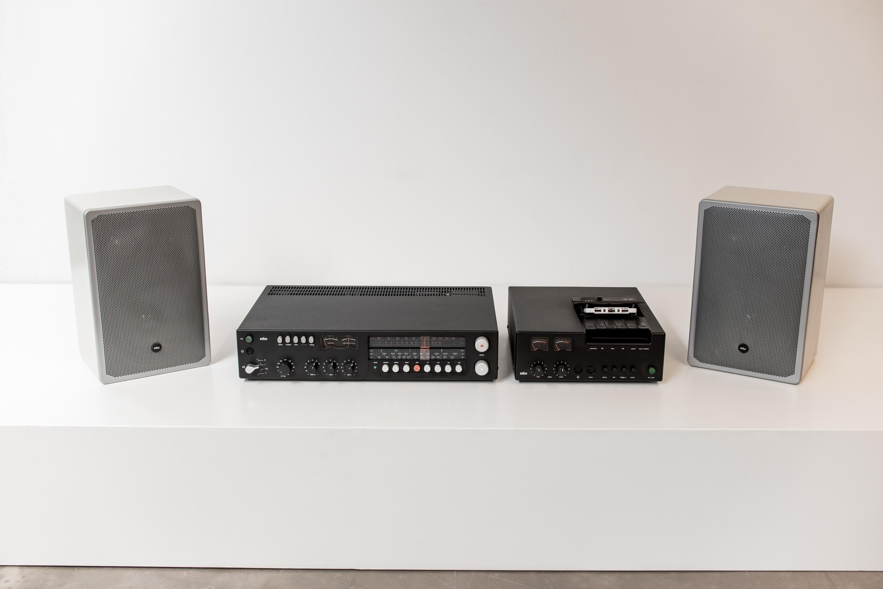 Complete Braun analogue audio system, designer by Dieter Rams, 1975.
Consists of tapedeck player TGC 450, Receiver/amplifier CEV 510 and L530 speakers.
Fully serviced by a professional technician. Age-related signs of wear. Plays great like high