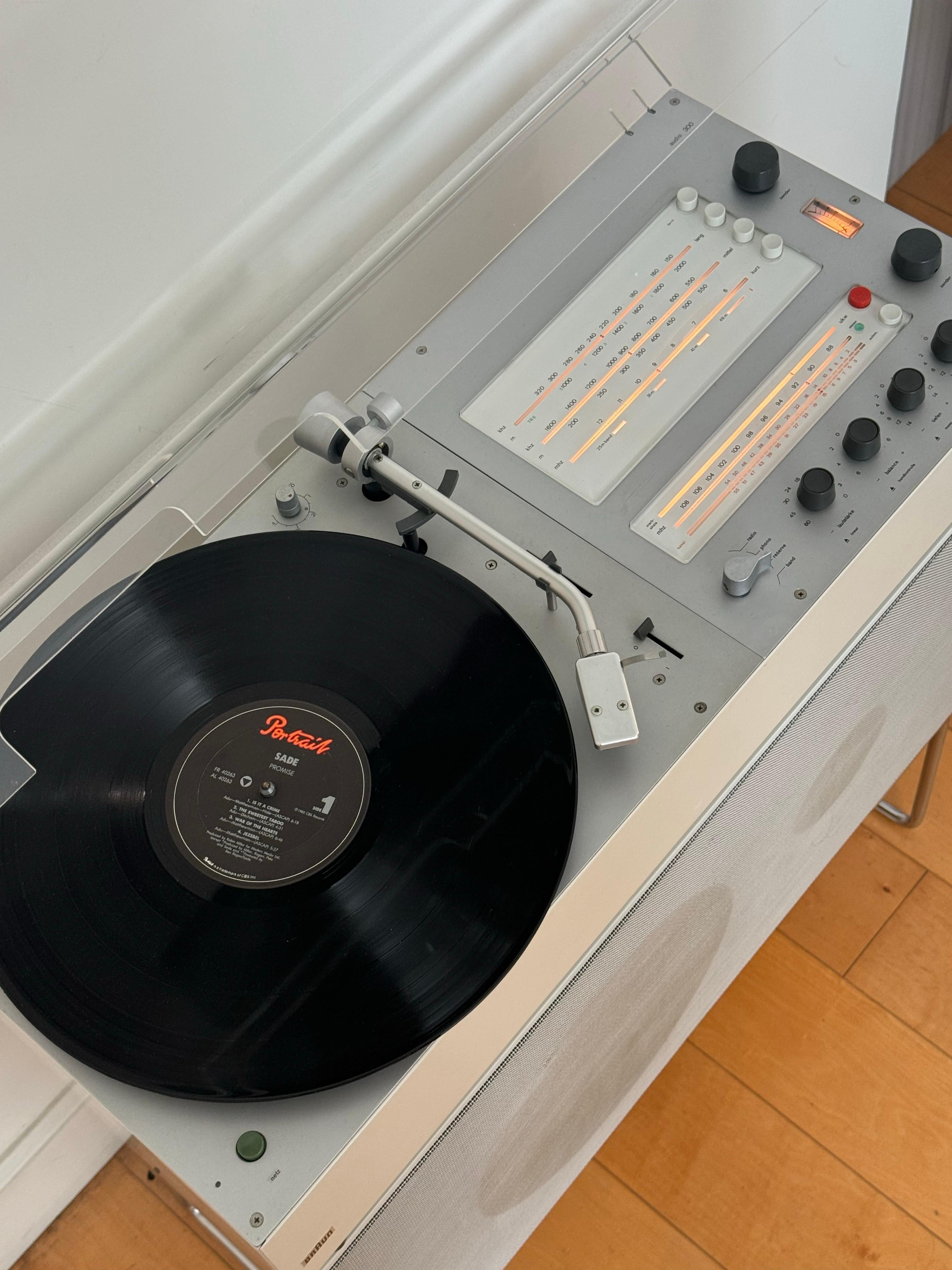 Braun Audio 300 Plattenspieler und L60 Stehhörer entworfen von Dieter Rams (Industriell) im Angebot