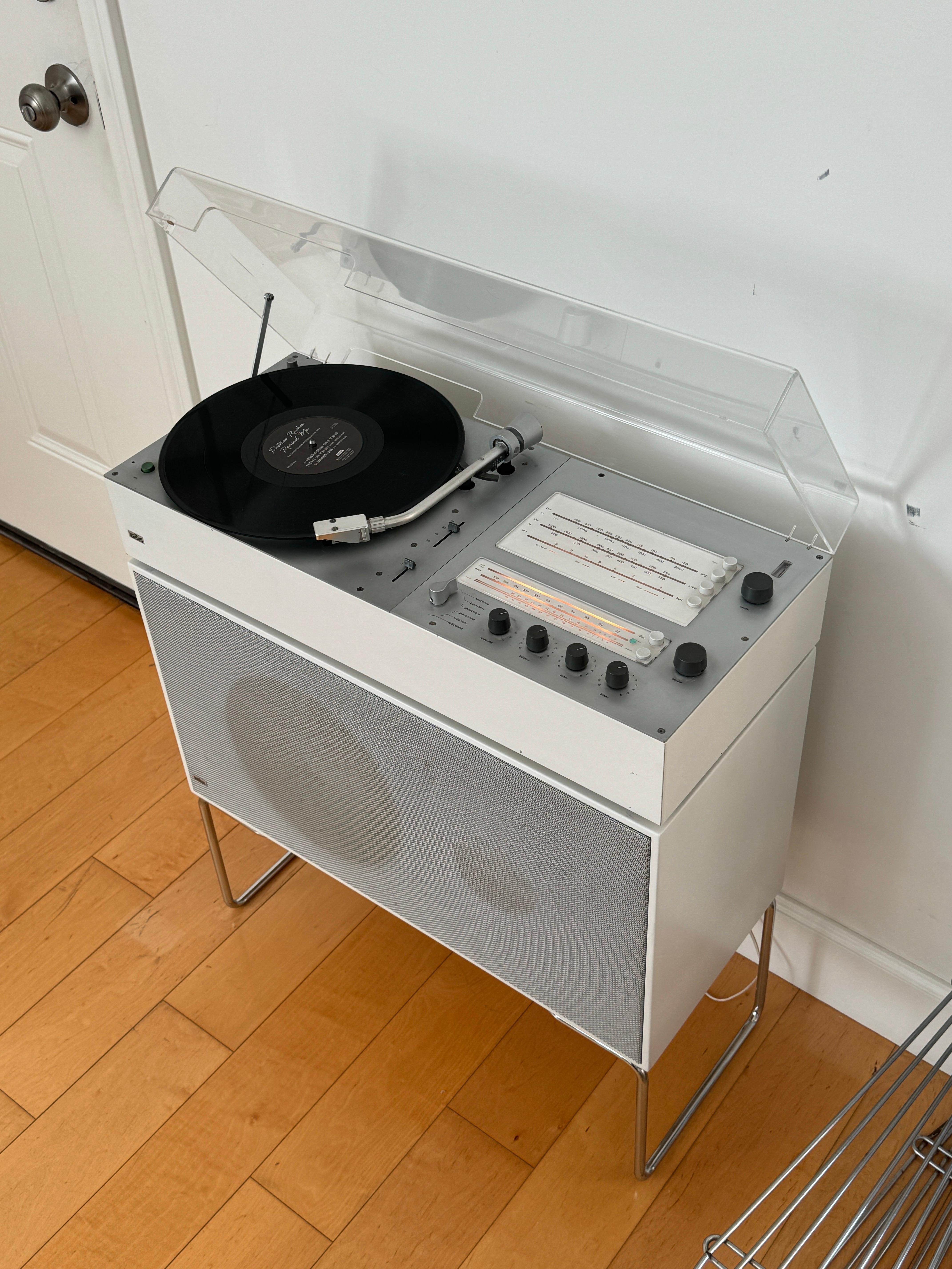 Braun Audio 300 Plattenspieler und L60 Stehhörer entworfen von Dieter Rams (Deutsch) im Angebot