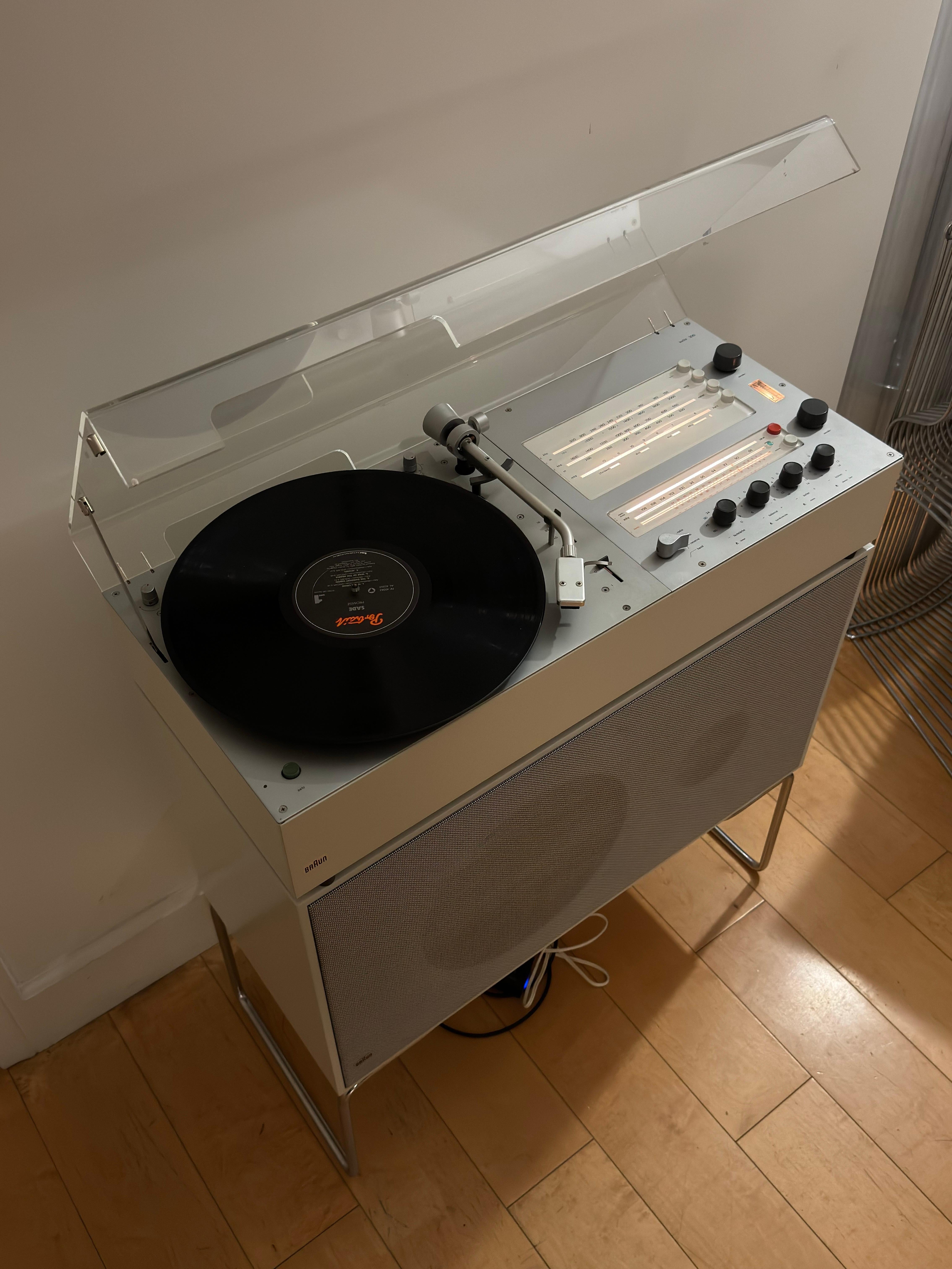 Braun Audio 300 Plattenspieler und L60 Stehhörer entworfen von Dieter Rams im Zustand „Gut“ im Angebot in Los Angeles, CA