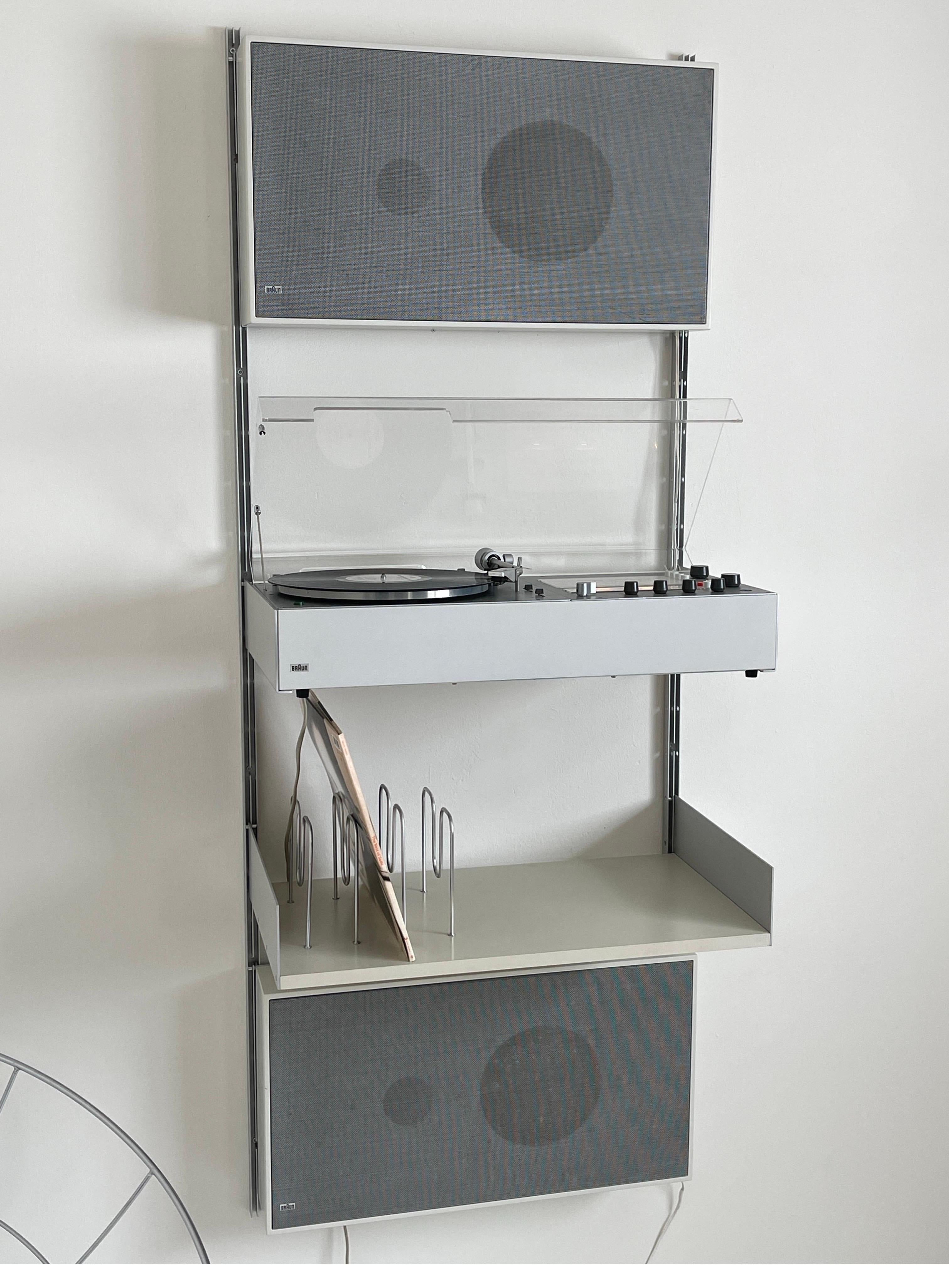 Ohrgehängtes Audiosystem von Braun für die Wandmontage entworfen von Dieter Rams  (Deutsch) im Angebot