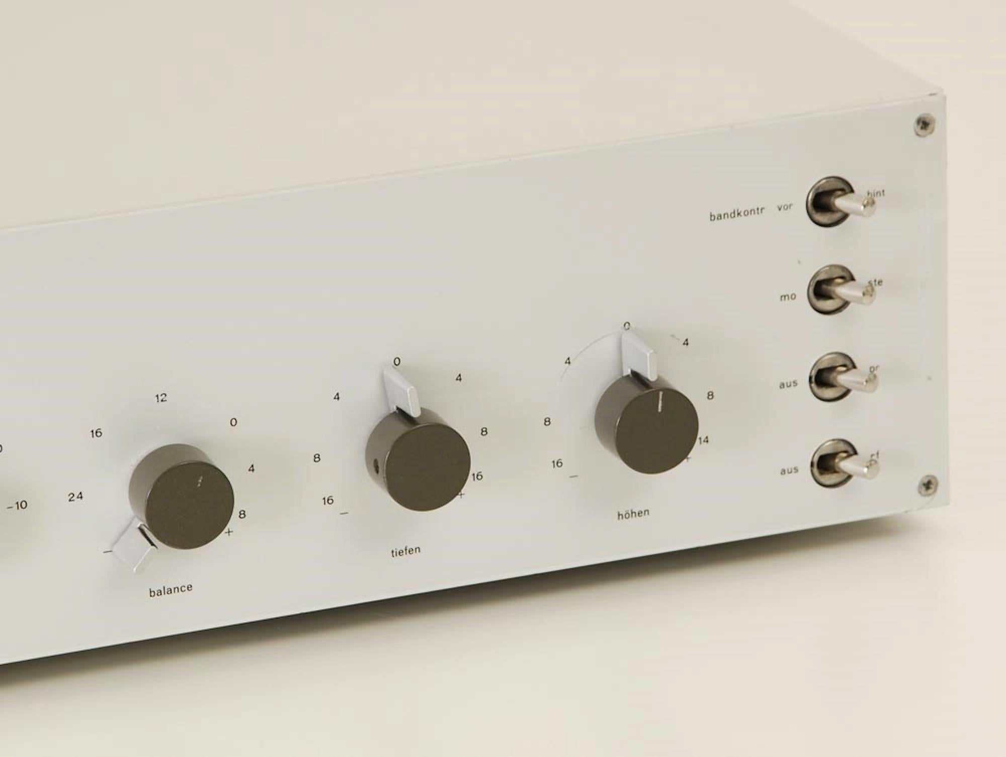 Minimaliste amplifier à tube Braun CSV 60/1 conçu par Dieter Rams, années 1960