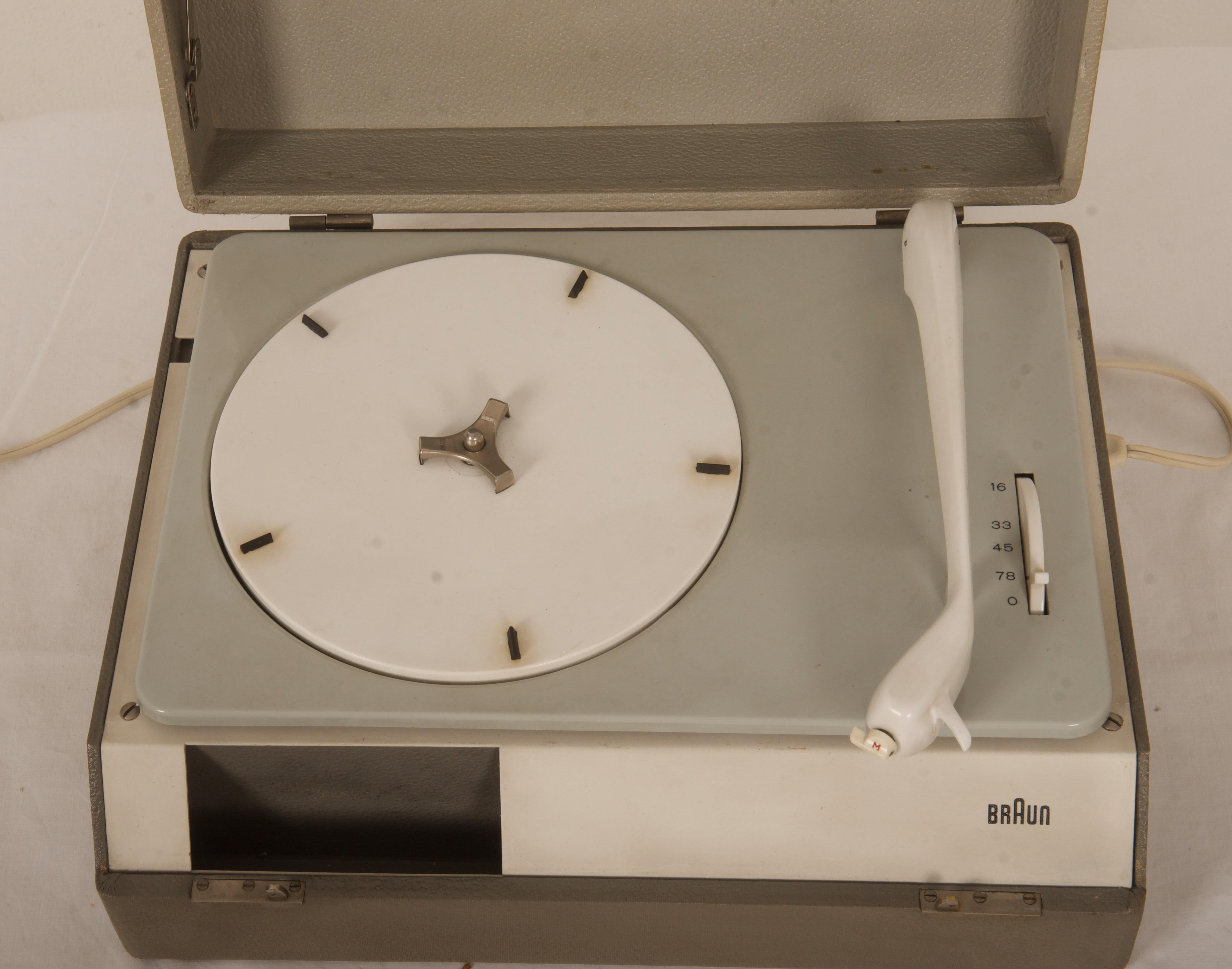 Tourne-disque PC3 de Braun par Wilhelm Wagenfeld et Dieter Rams en vente 2