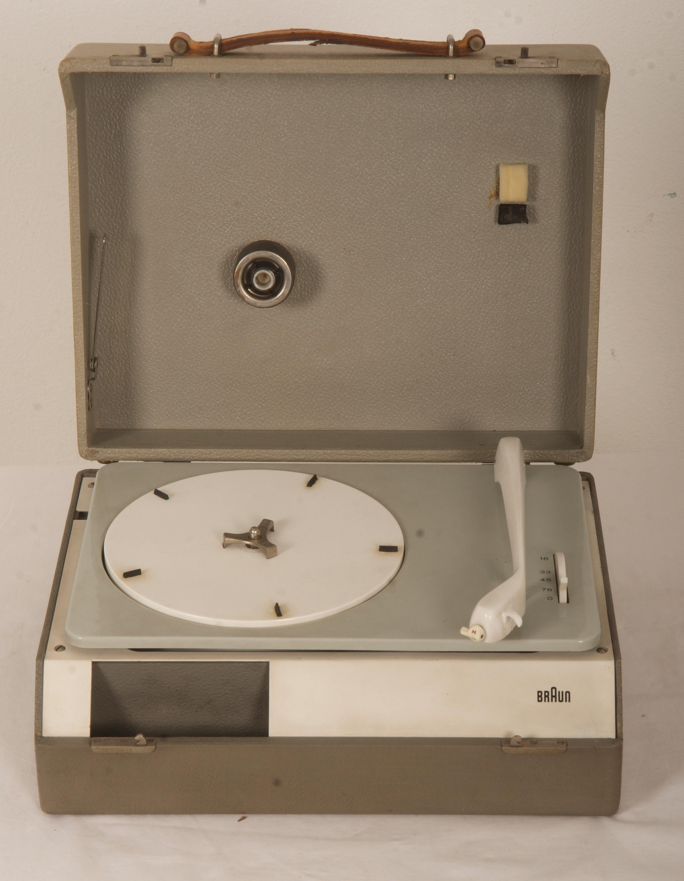 Tourne-disque PC3 de Braun par Wilhelm Wagenfeld et Dieter Rams en vente 3