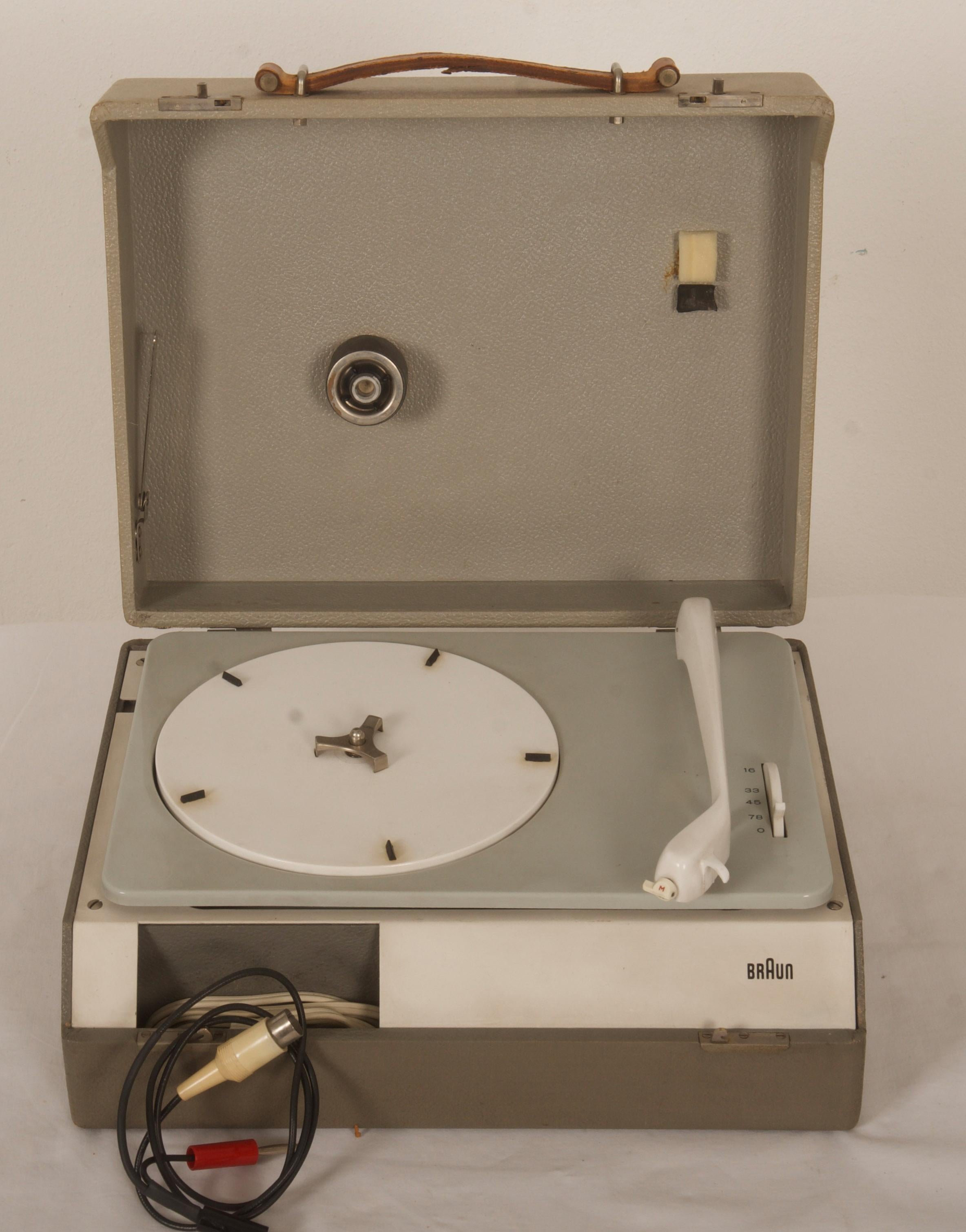Peint Tourne-disque PC3 de Braun par Wilhelm Wagenfeld et Dieter Rams en vente