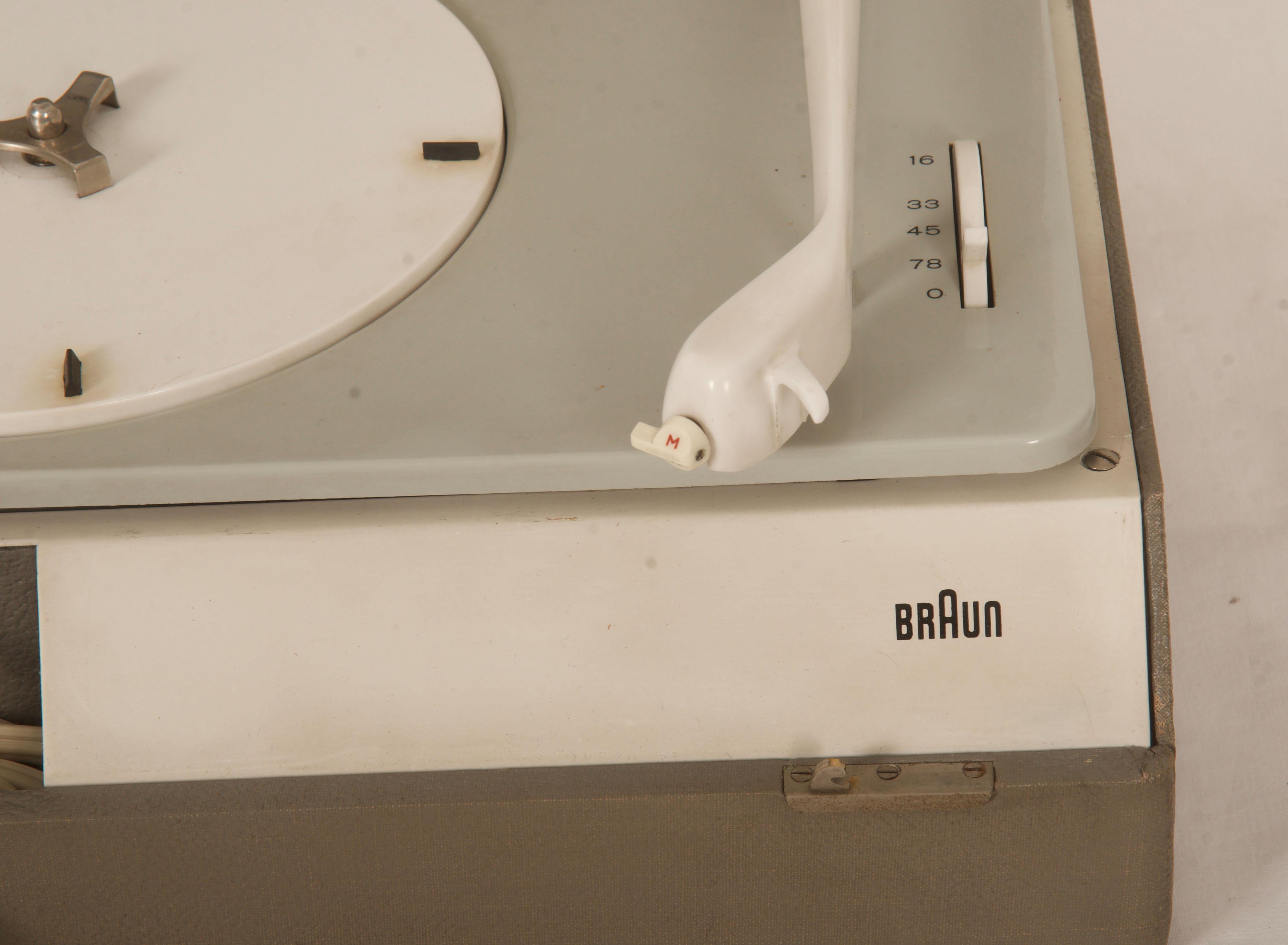 Milieu du XXe siècle Tourne-disque PC3 de Braun par Wilhelm Wagenfeld et Dieter Rams en vente